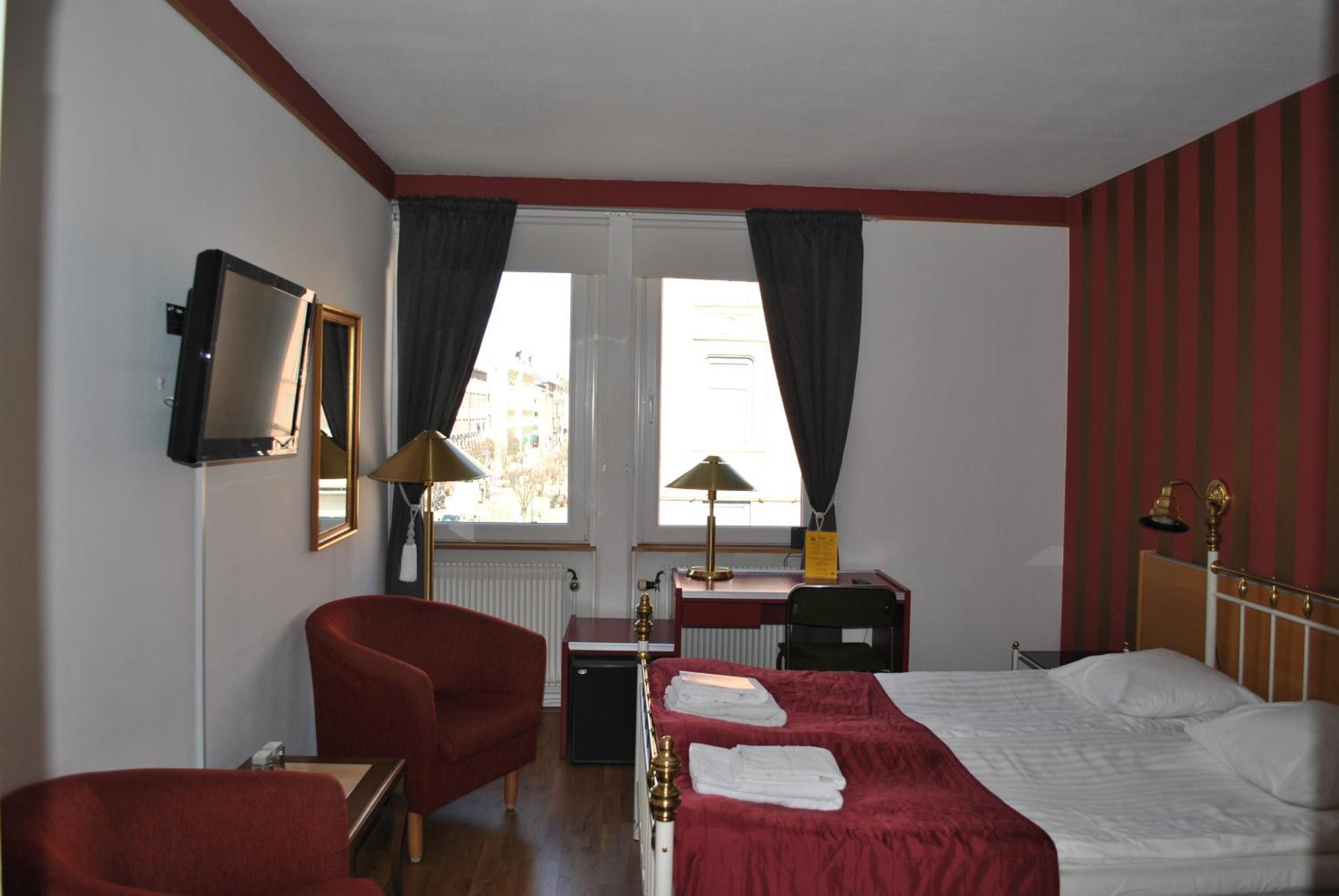 Double Room with Extra Bed photo 2