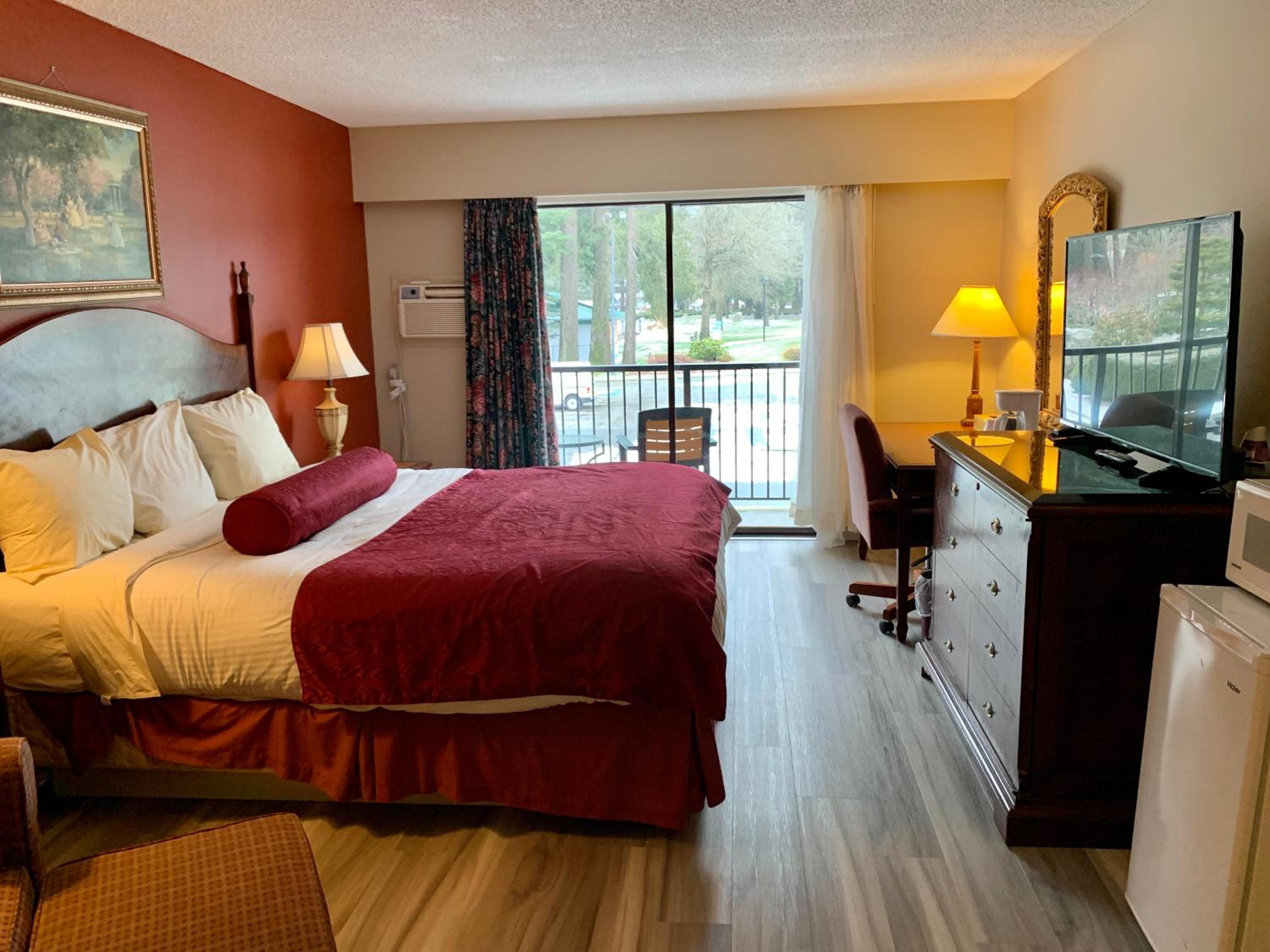 Standard King Room photo 1