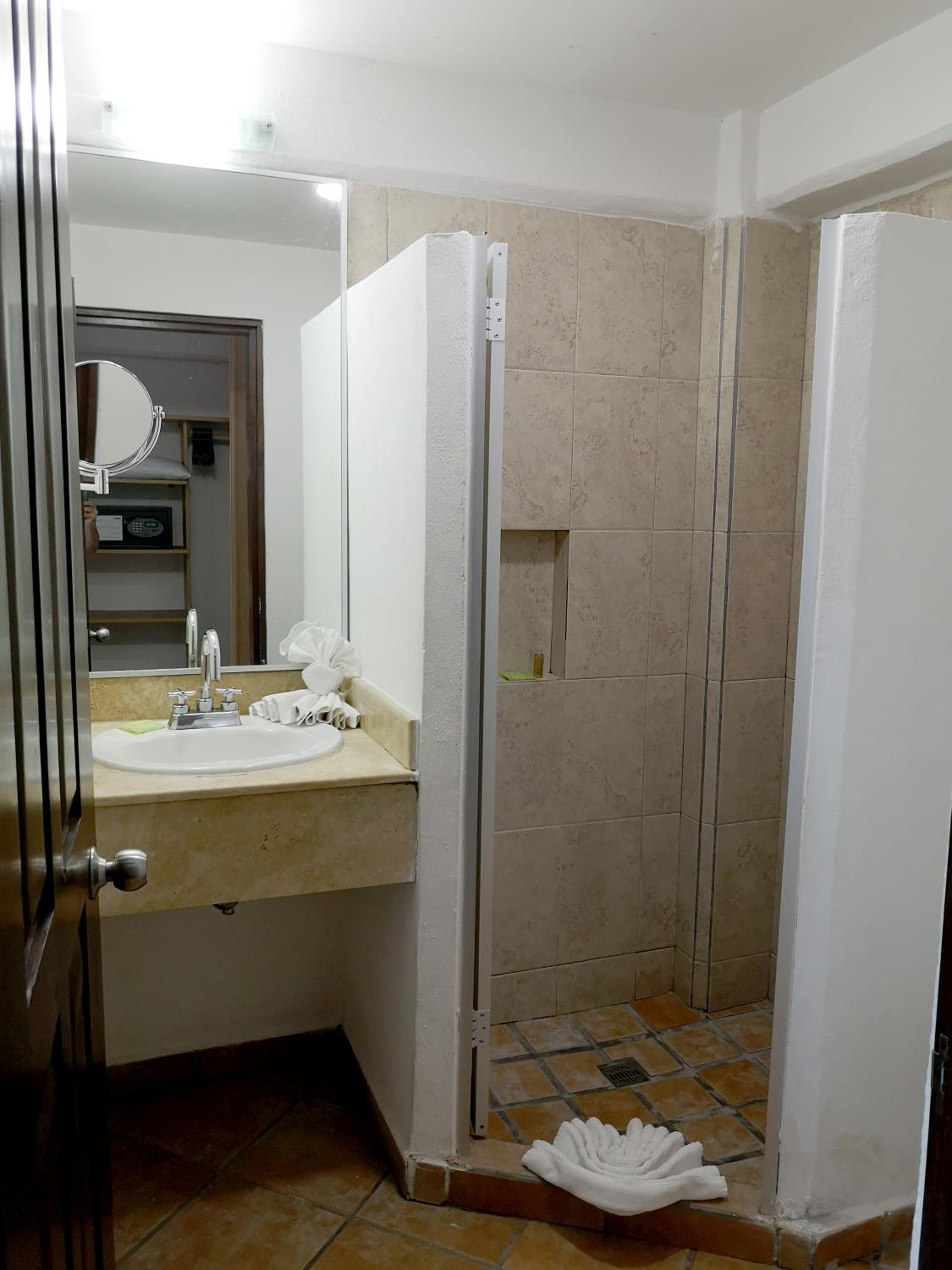 Double Room with Two Double Beds and Ocean View - Photo 21