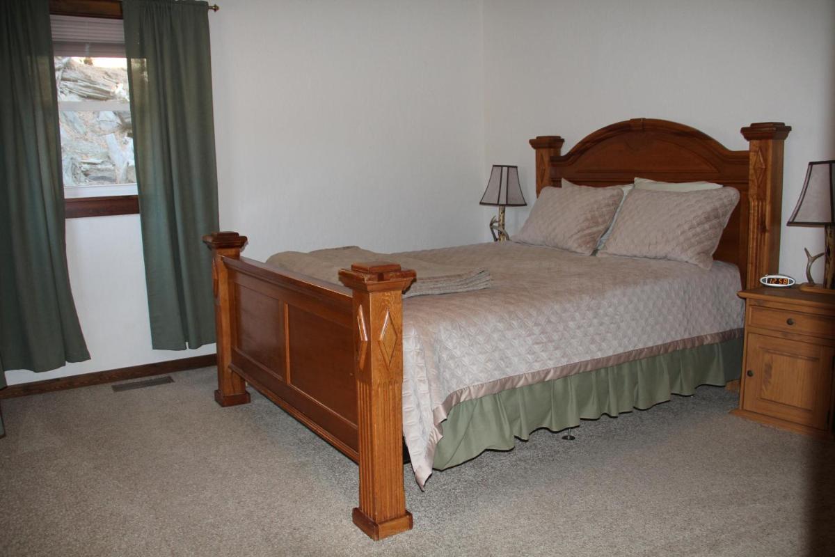Five-Bedroom House photo 1