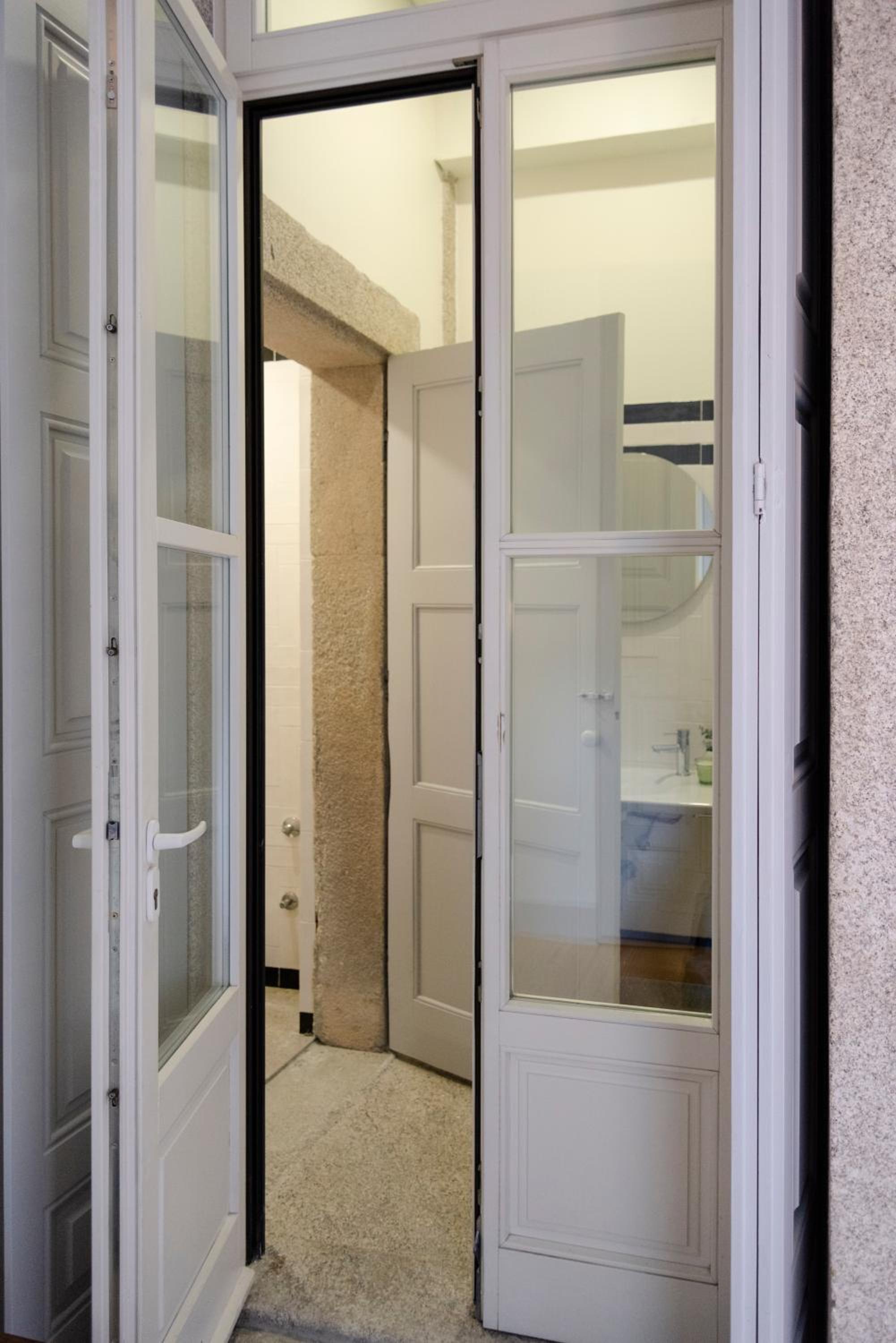 Deluxe Double Room - Photo 12