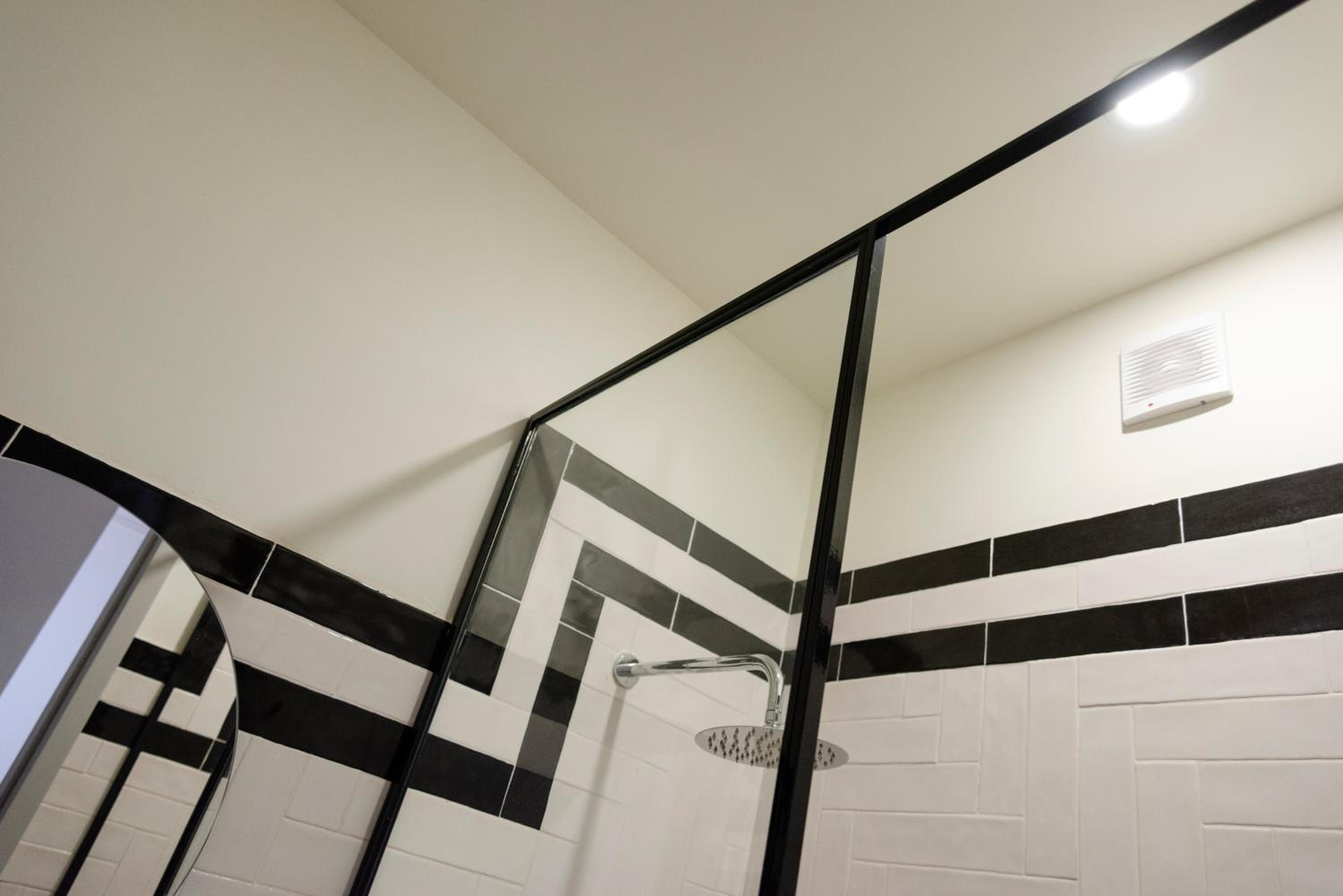 Deluxe Double Room - Photo 16
