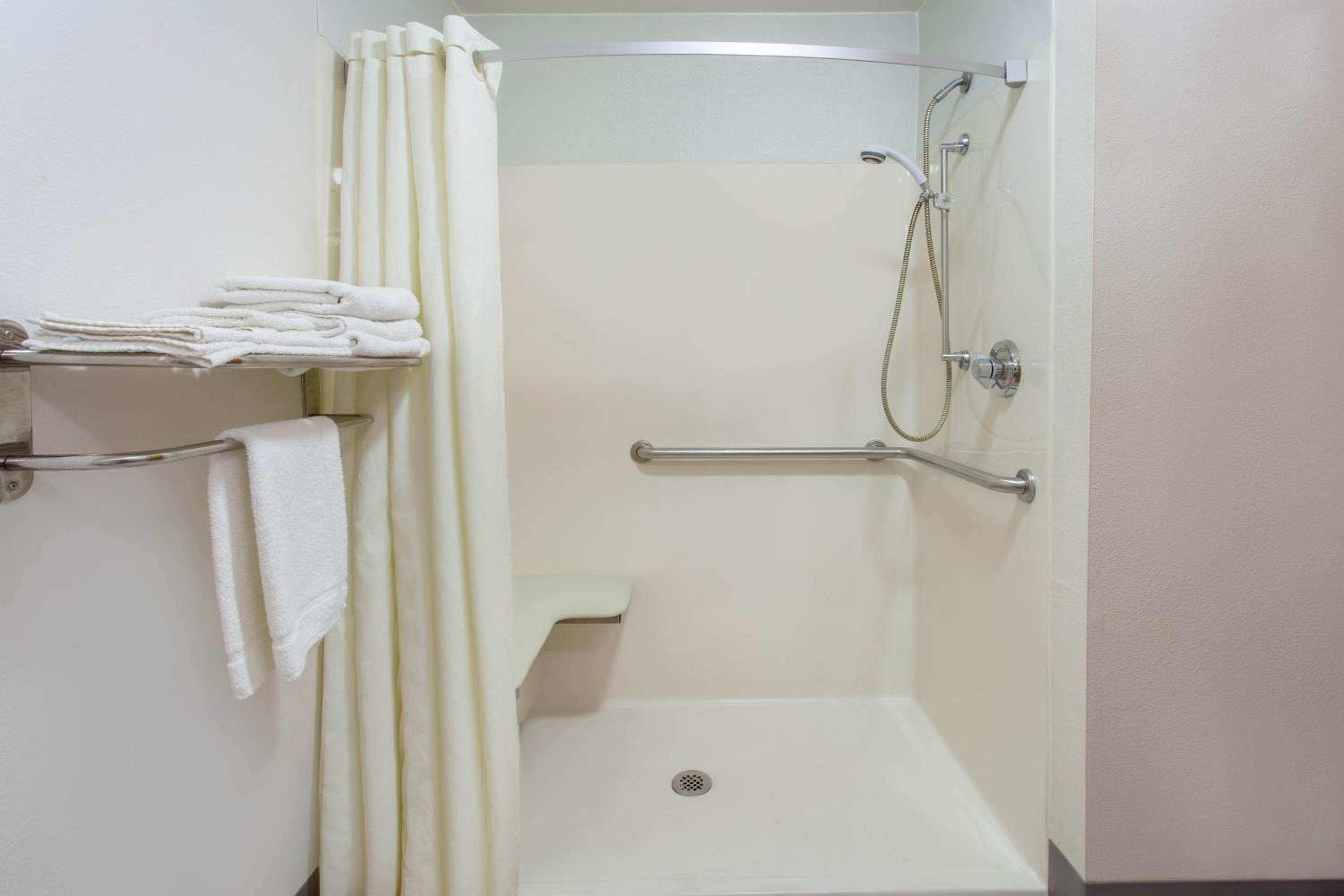 King Room - Disability Access - Non-Smoking - Photo 2
