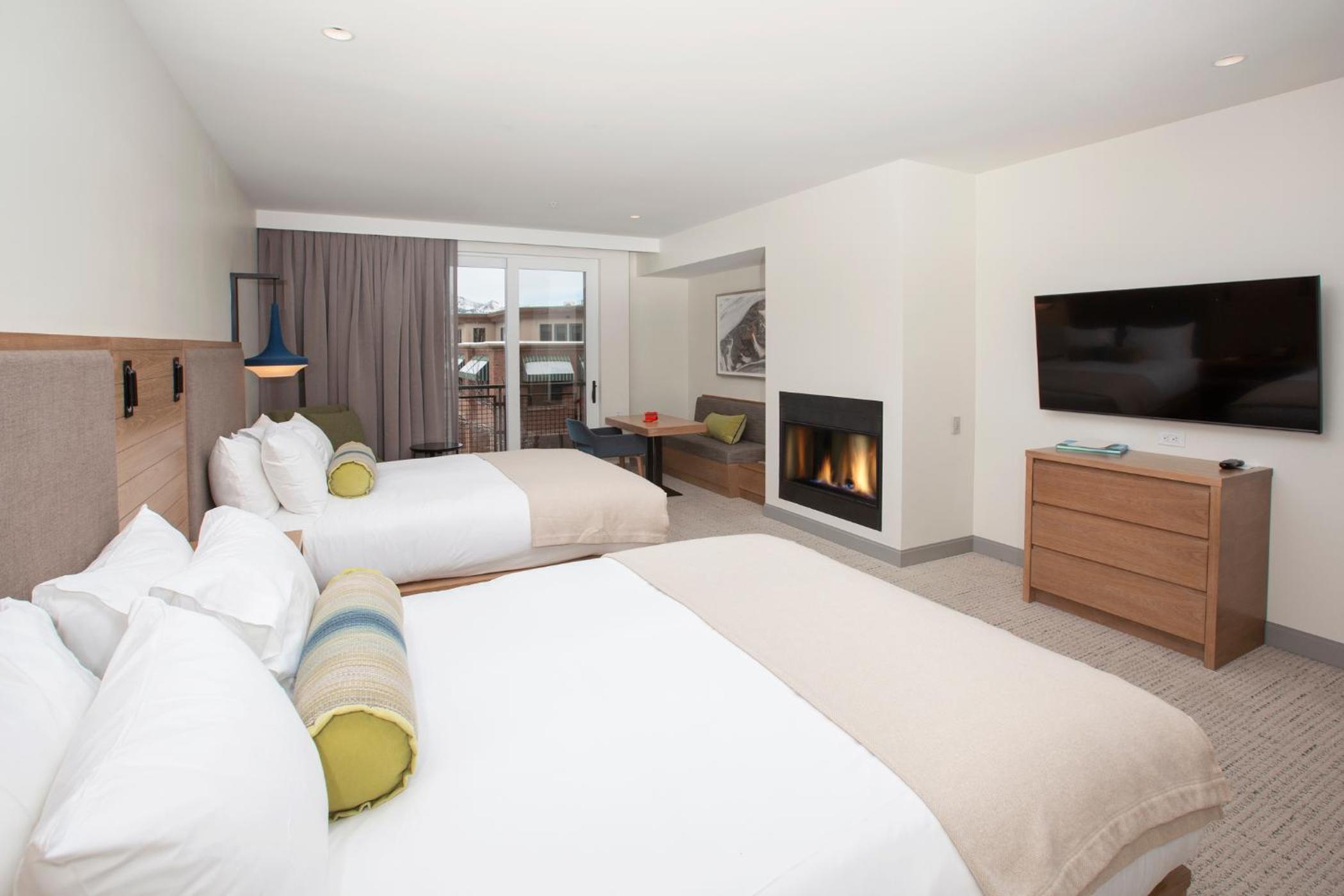 Luxury Queen Room with Two Queen Beds photo 1
