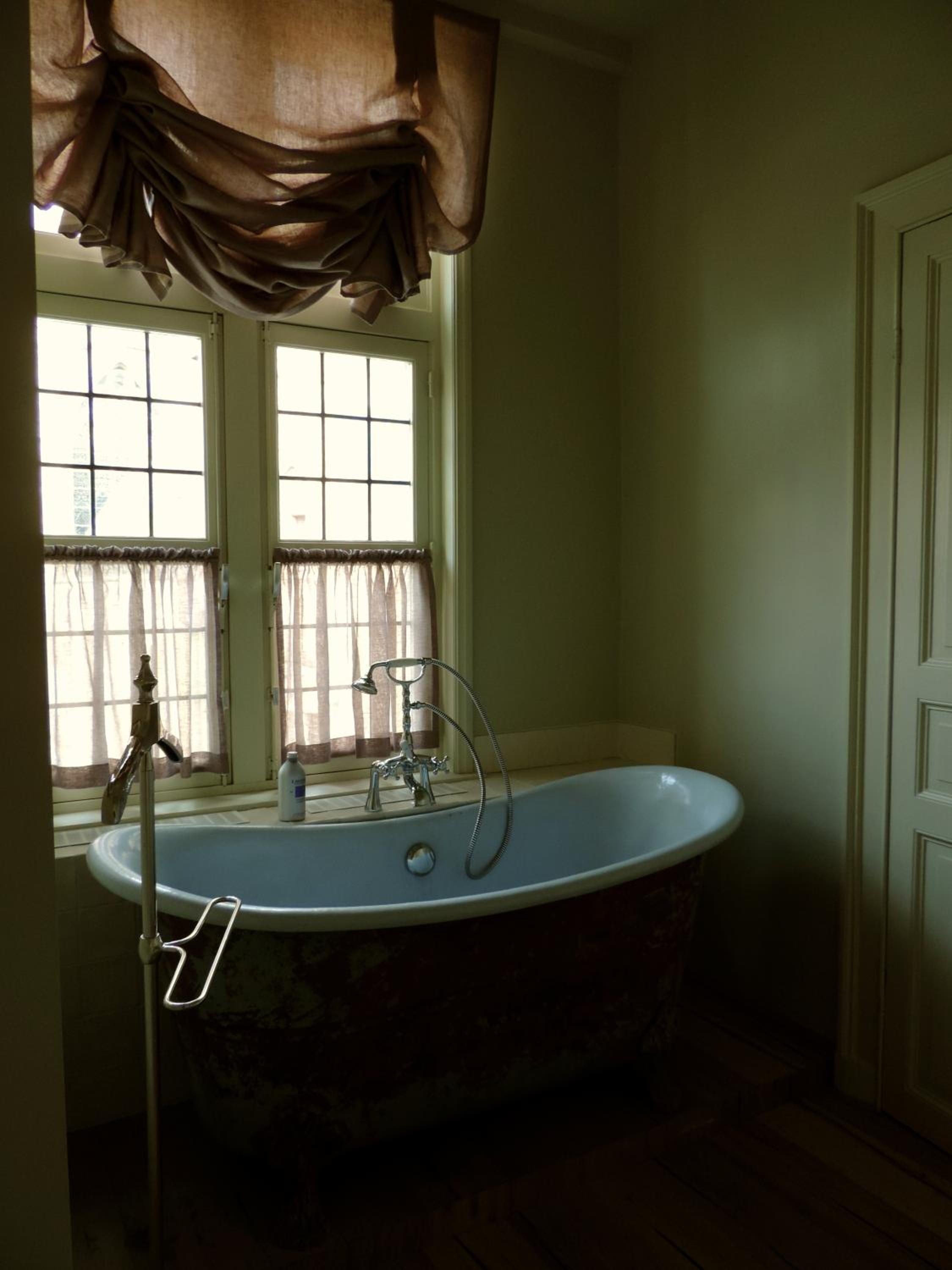 Deluxe King Room with City View