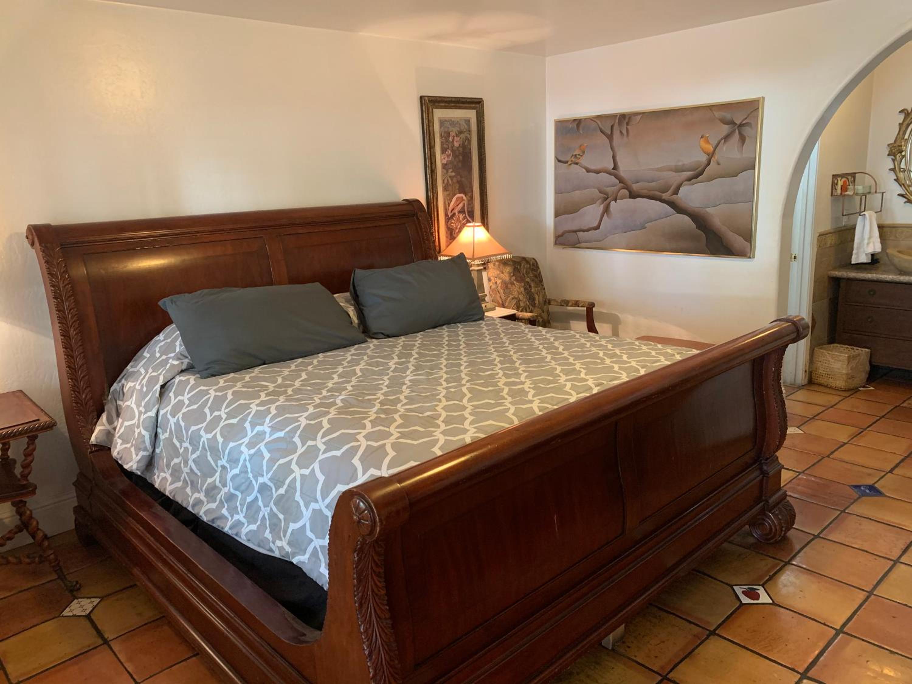King Room with Spa Bath - Photo 3