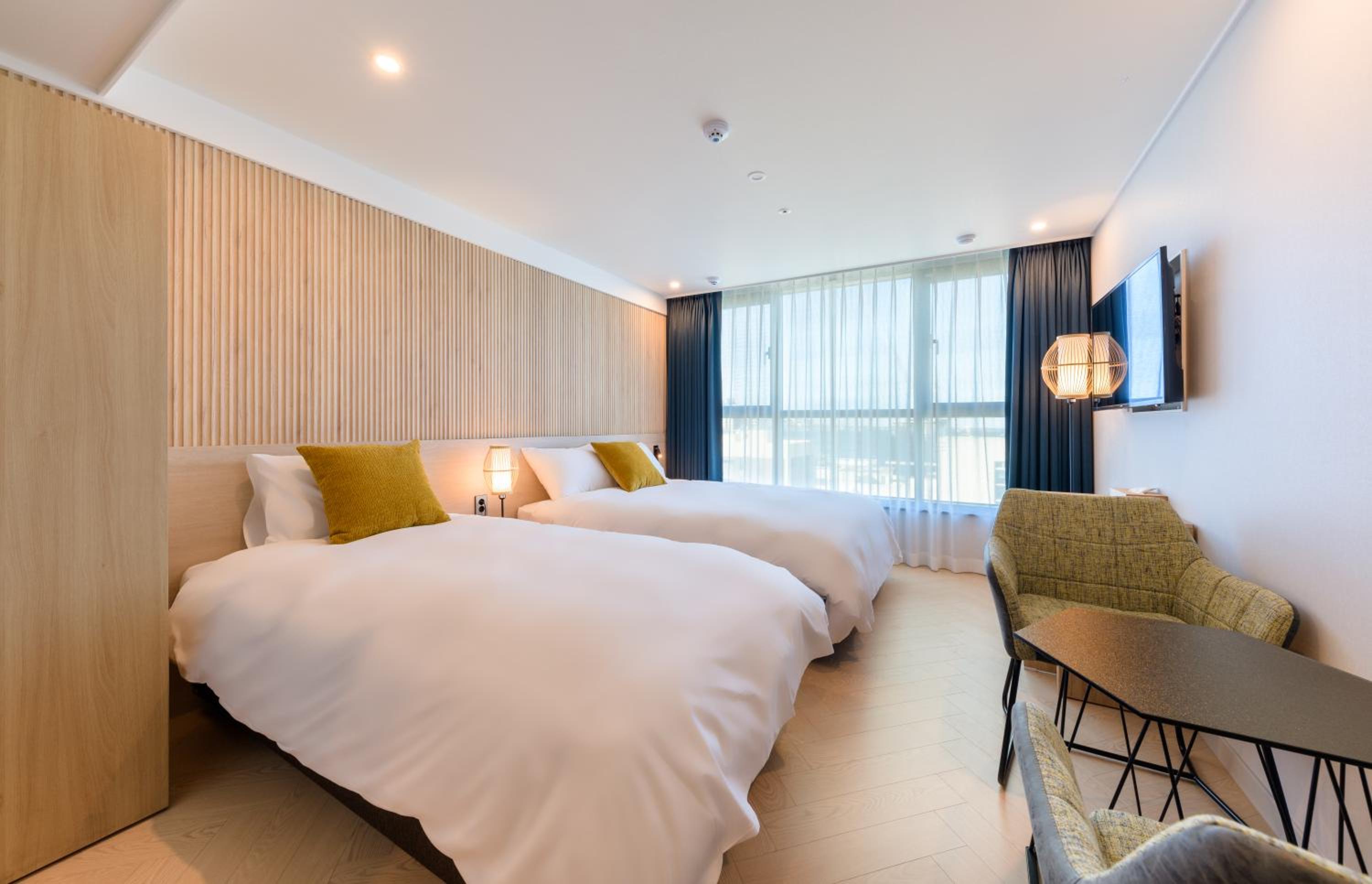 Twin Room with City View