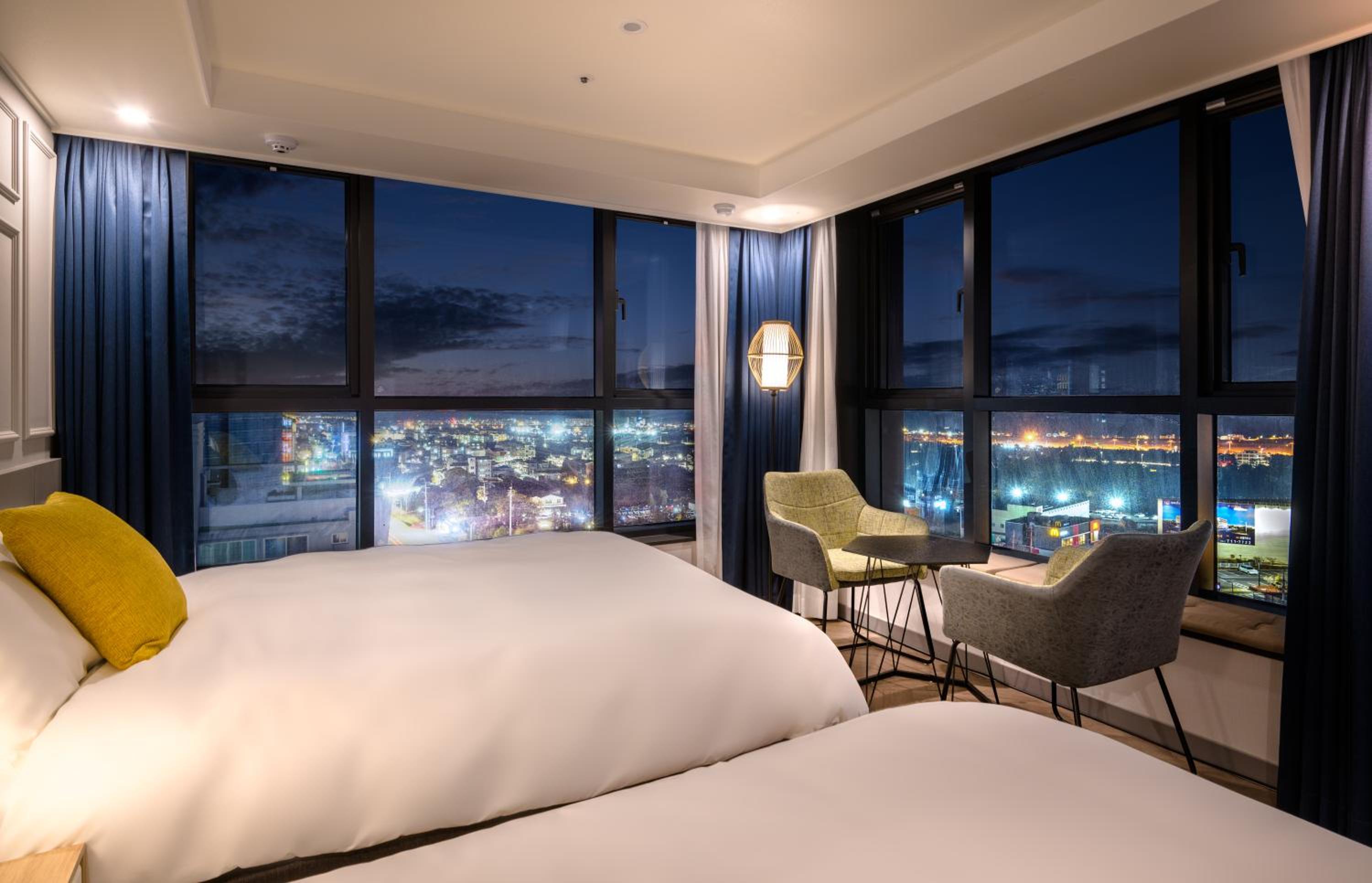 Deluxe Twin Room with Sea View