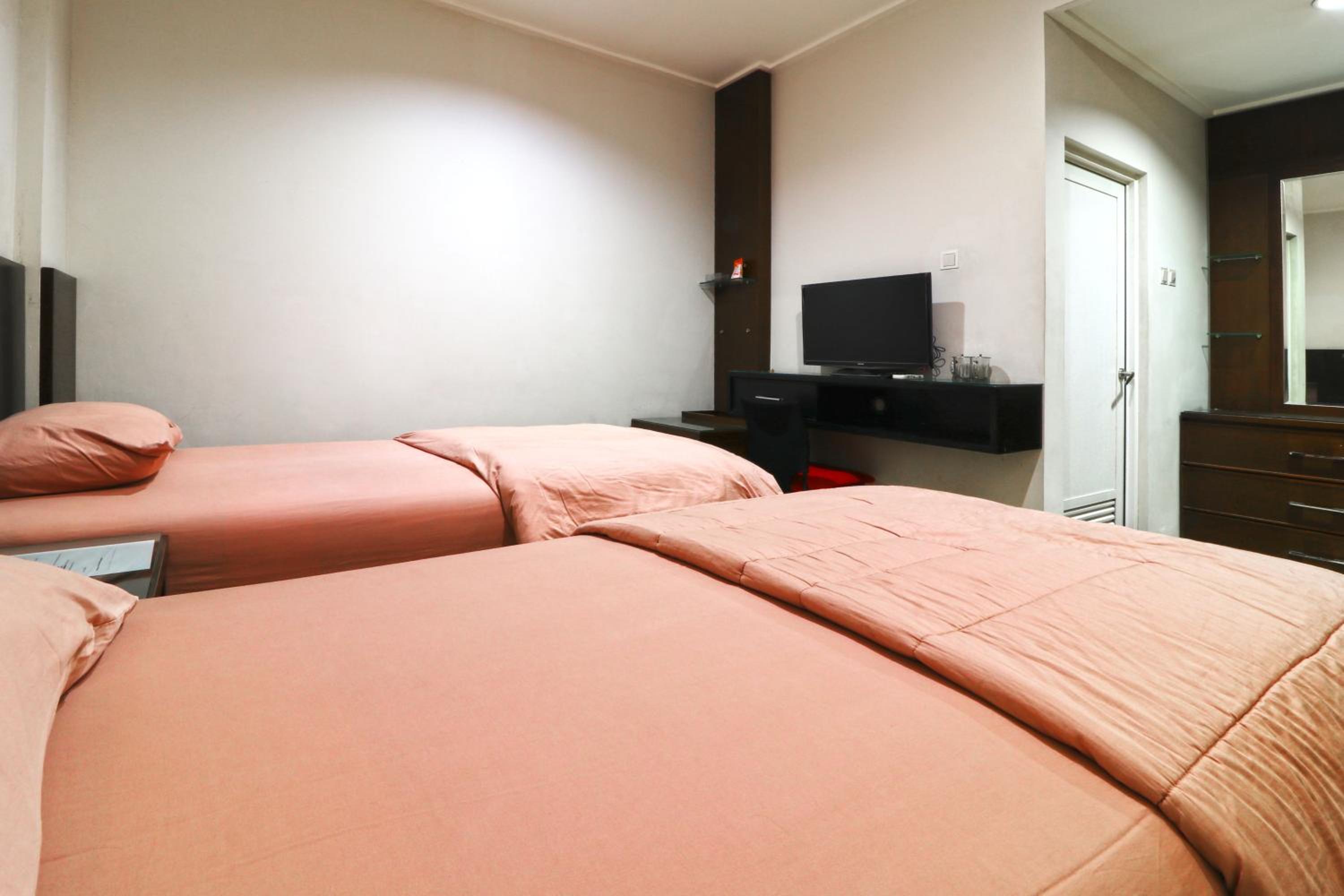 Deluxe Twin Room - Photo 11