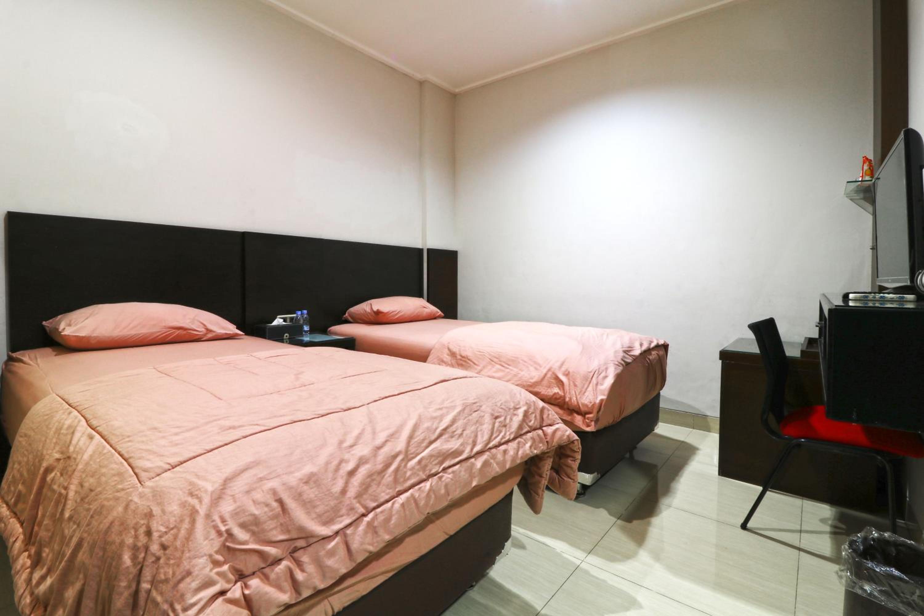 Deluxe Twin Room - Photo 12