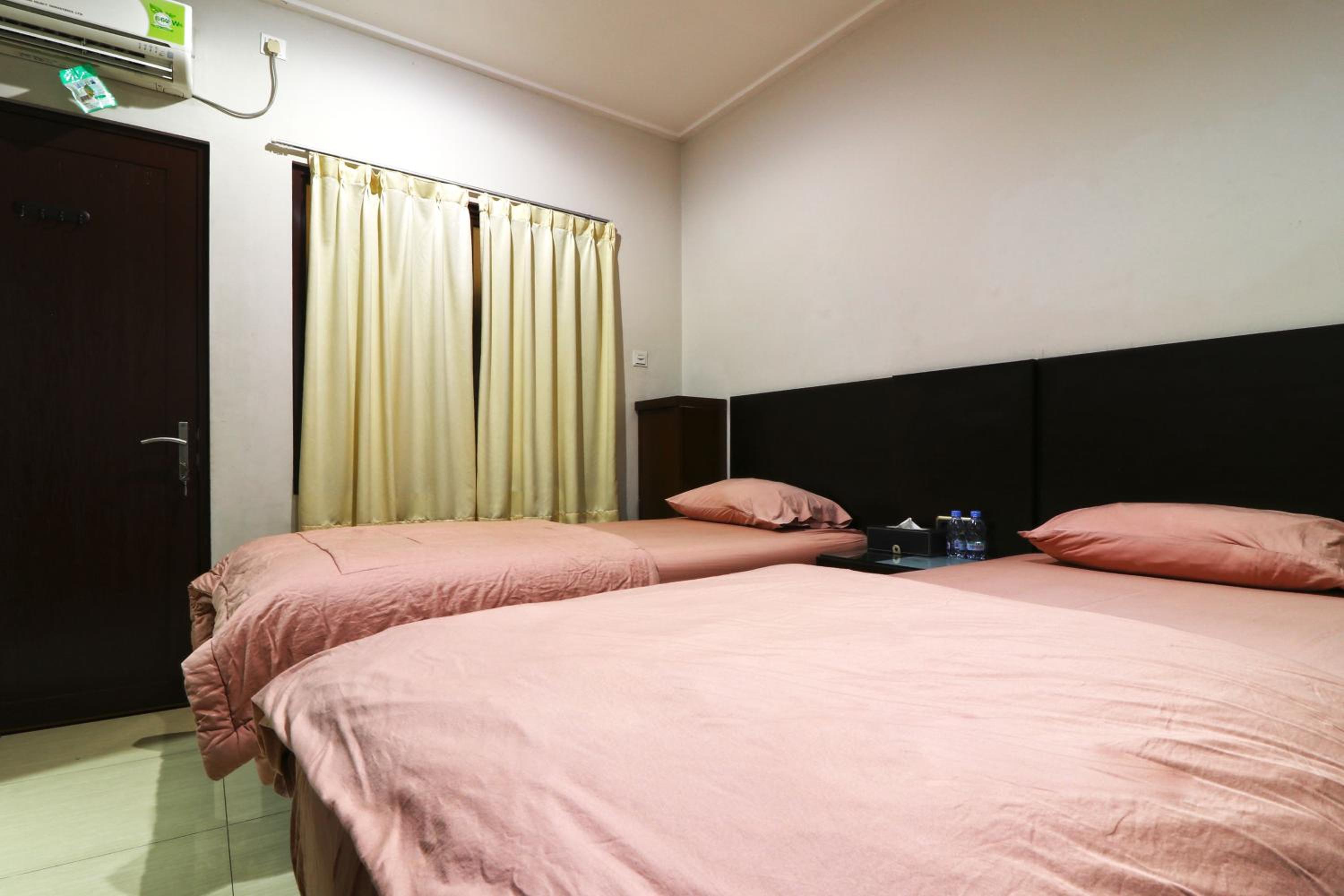 Deluxe Twin Room - Photo 13