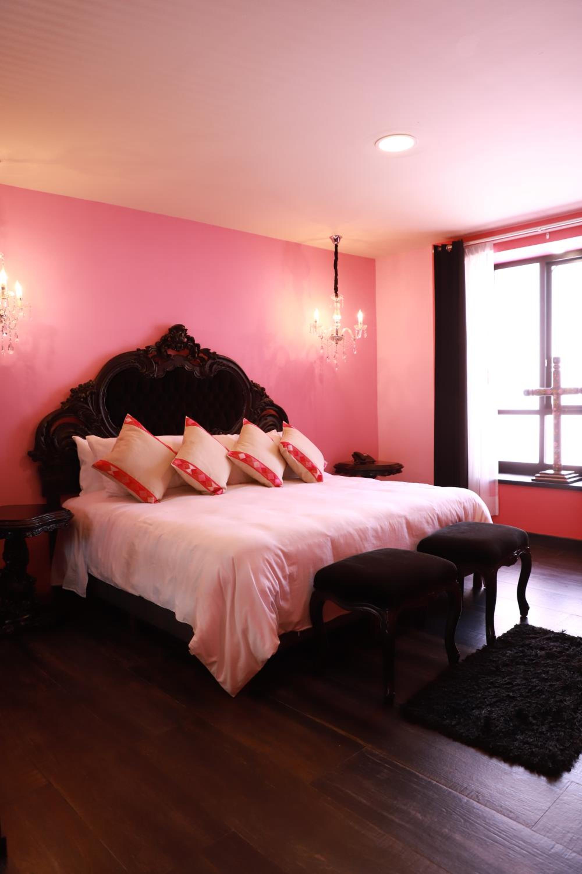 Deluxe King Suite - Photo 4