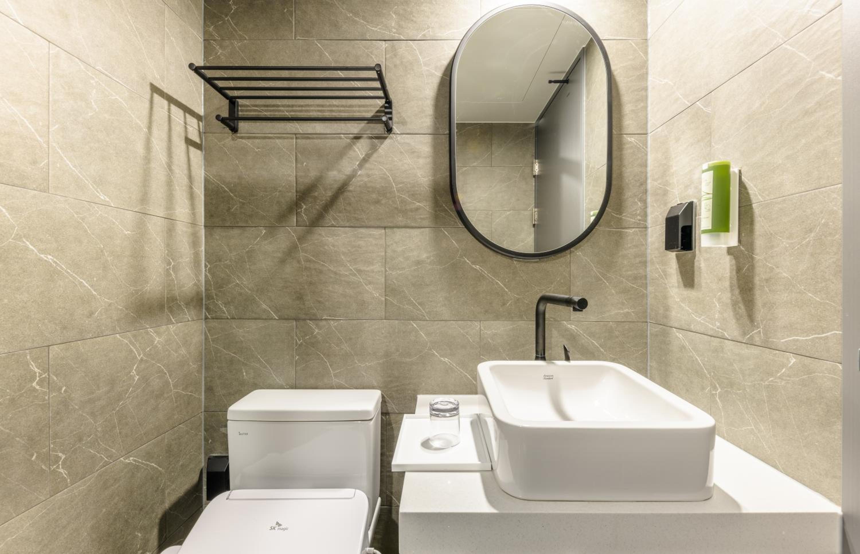 Suite with City View - Photo 4