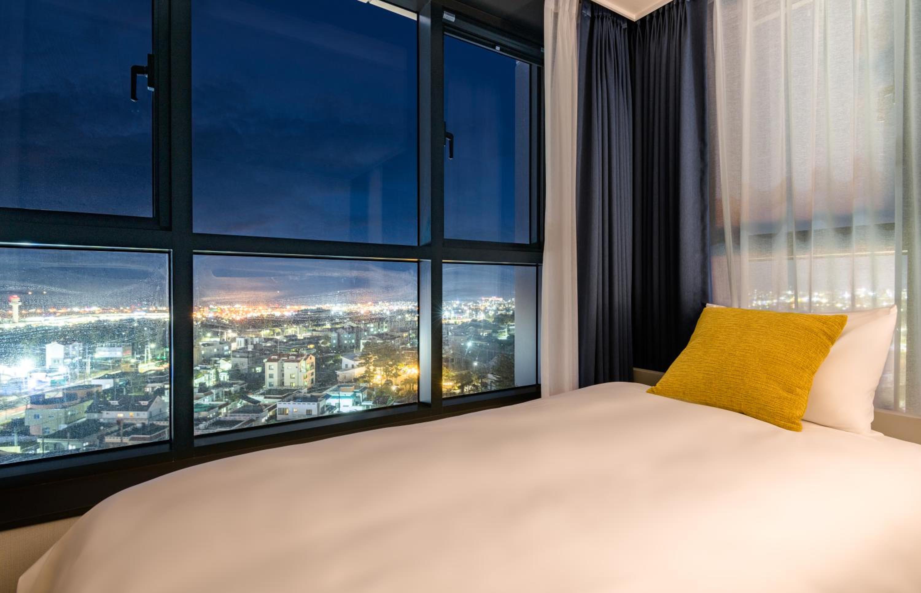 Suite with Sea View - Photo 4