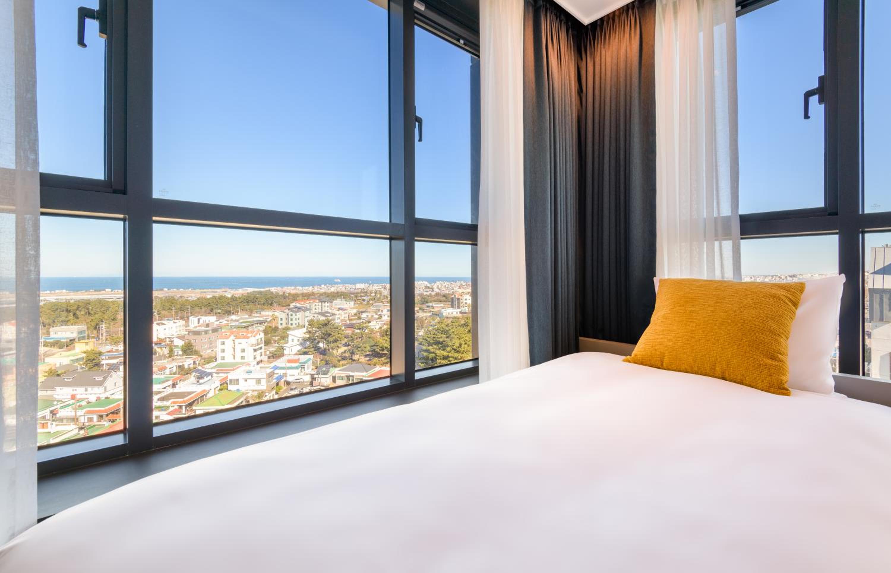 Suite with Sea View - Photo 3