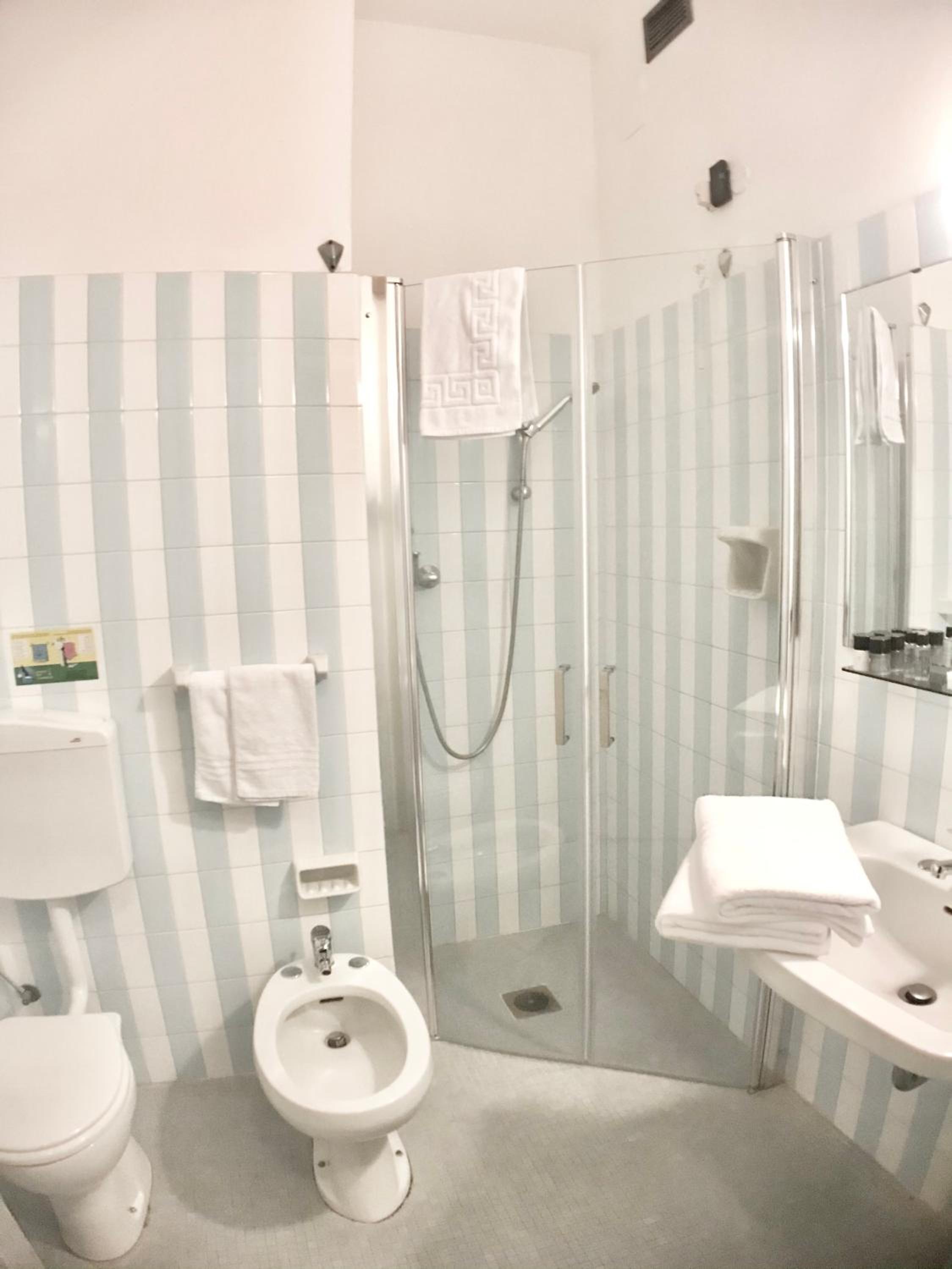 Double or Twin Room with City View photo 2
