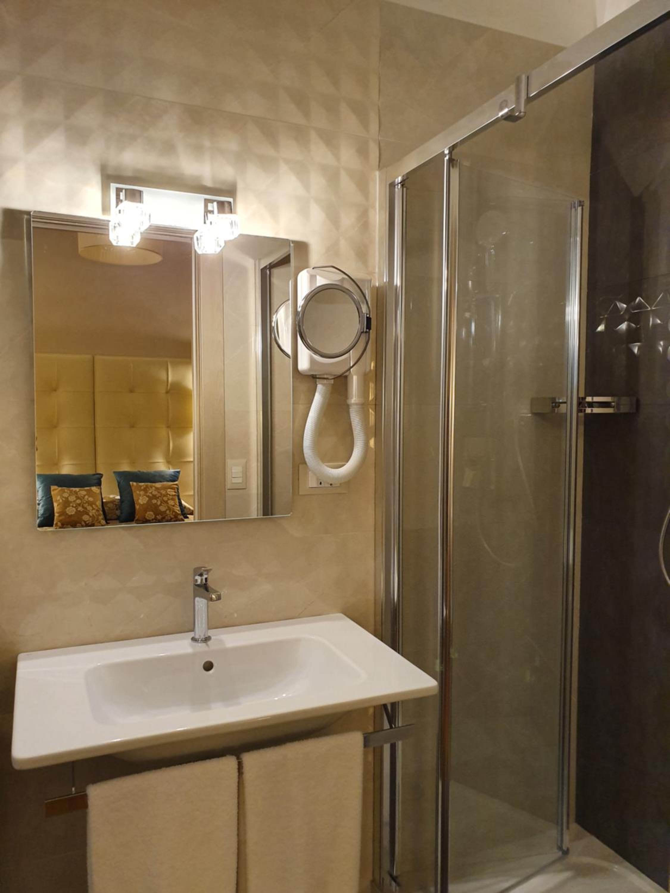 Deluxe Triple Room photo 2