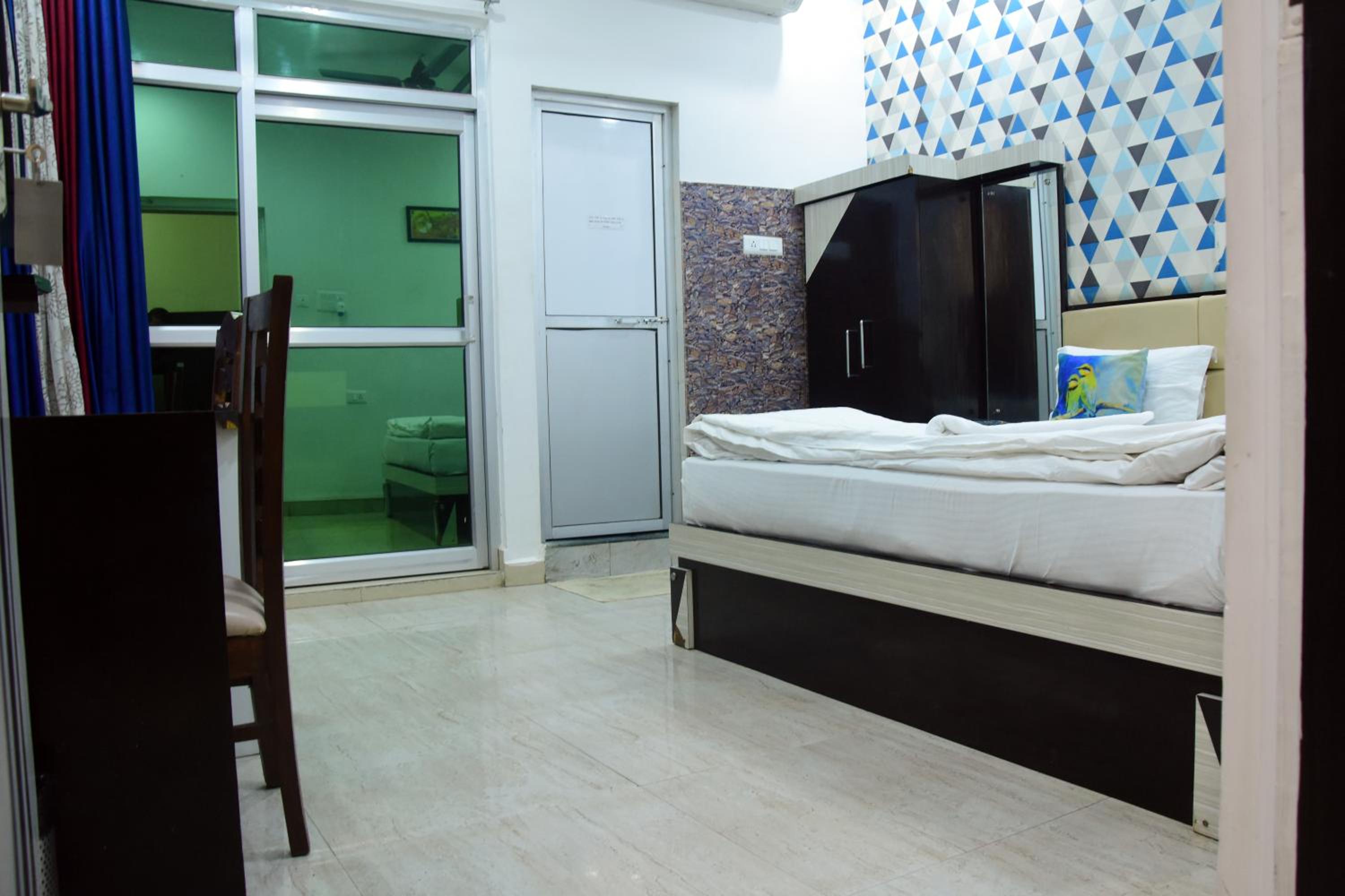 Budget Double Or Twin Room photo 2