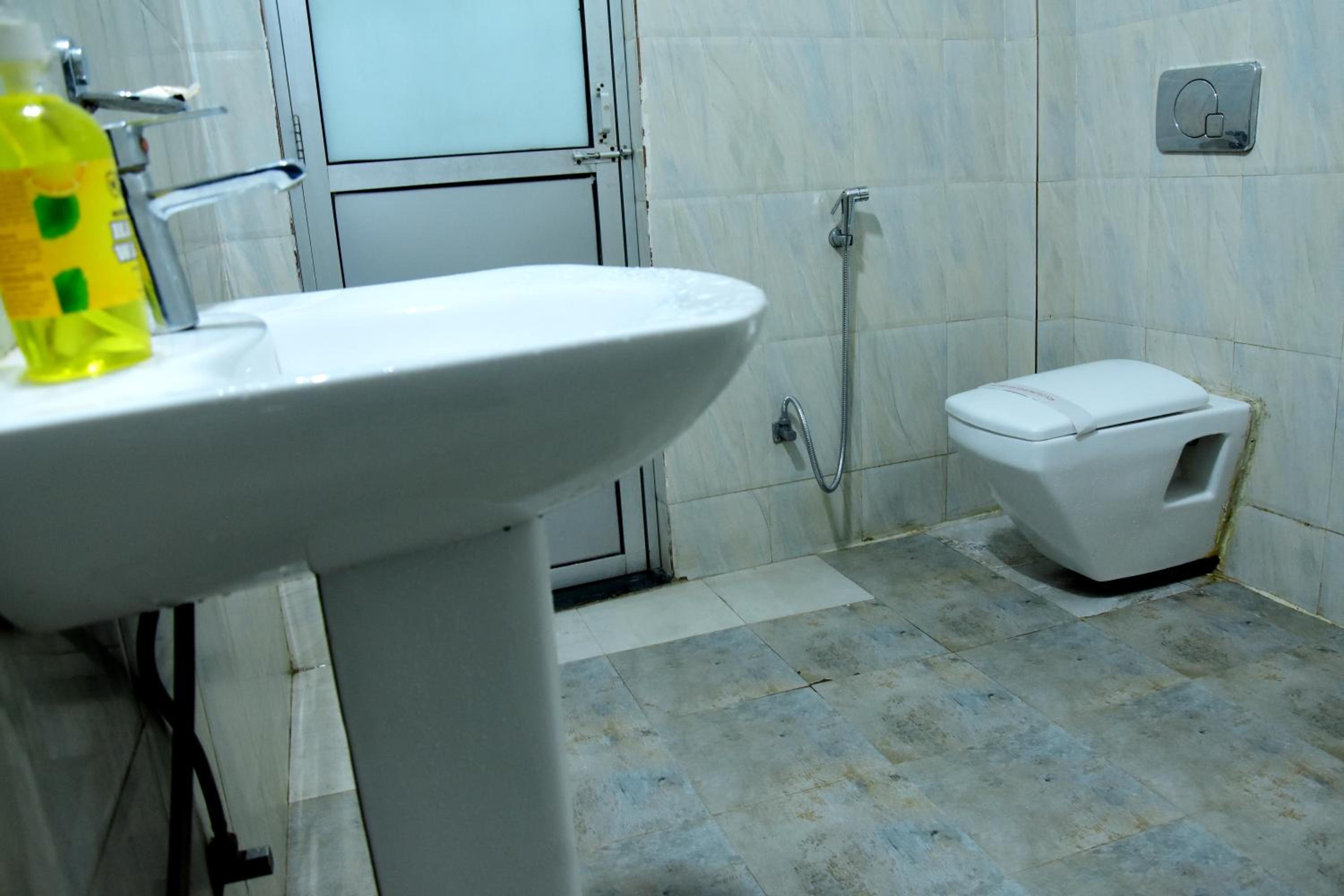 Single Room With Private Bathroom photo 3