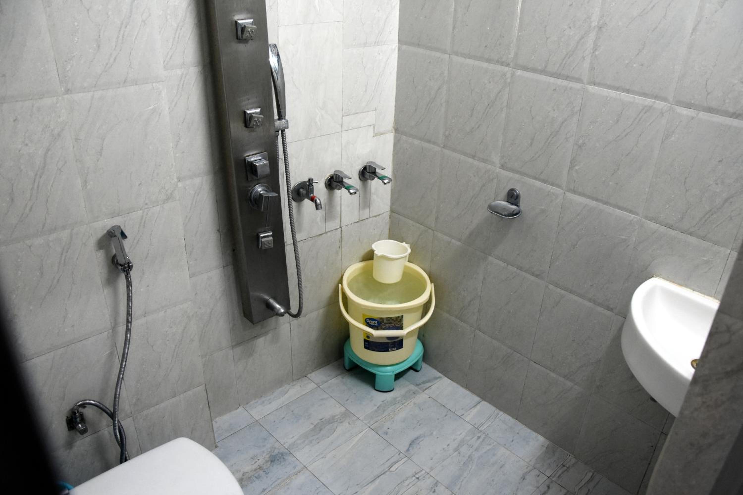 Single Room With Private Bathroom photo 2