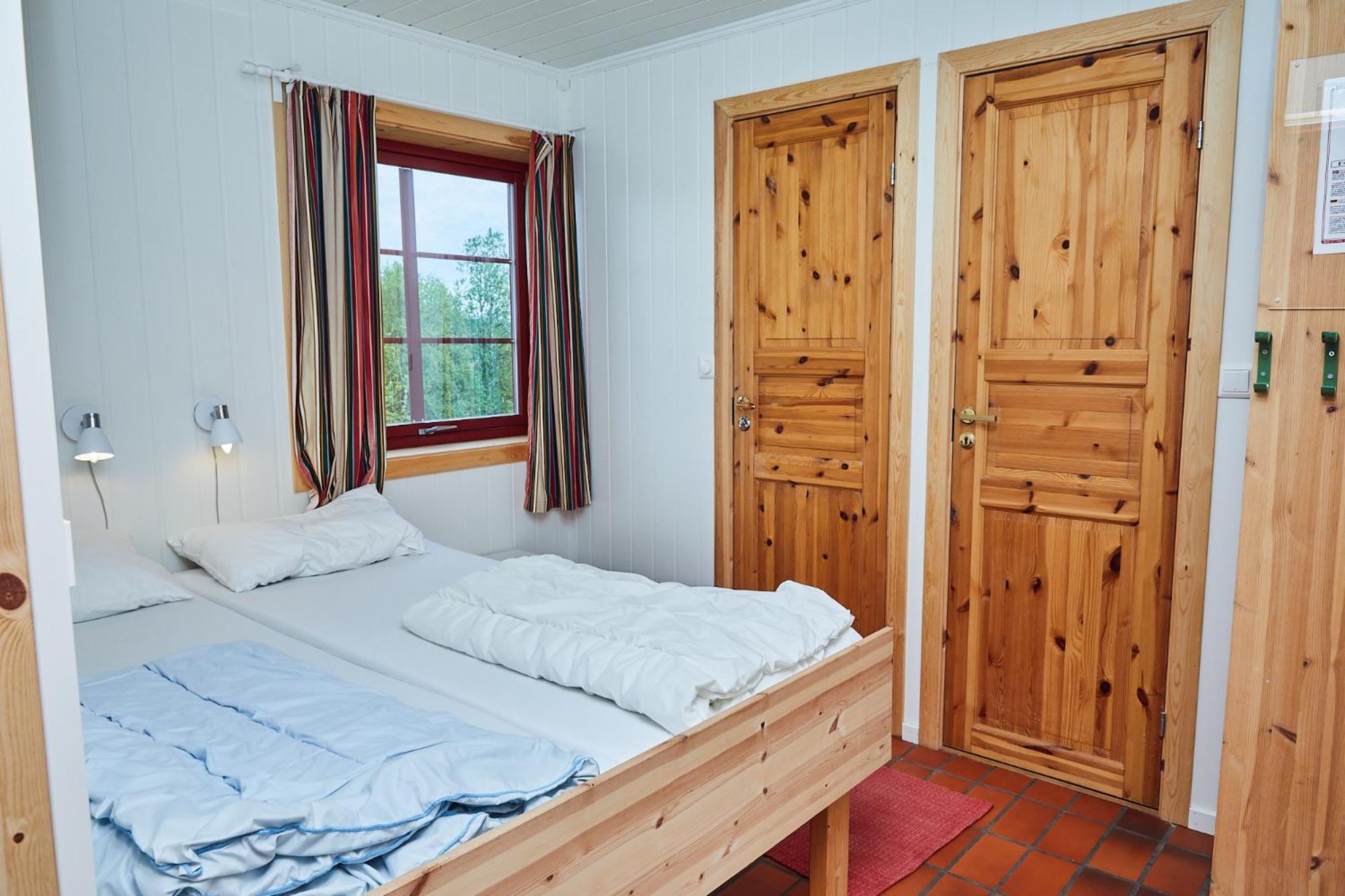 Seven-Bedroom House photo 2