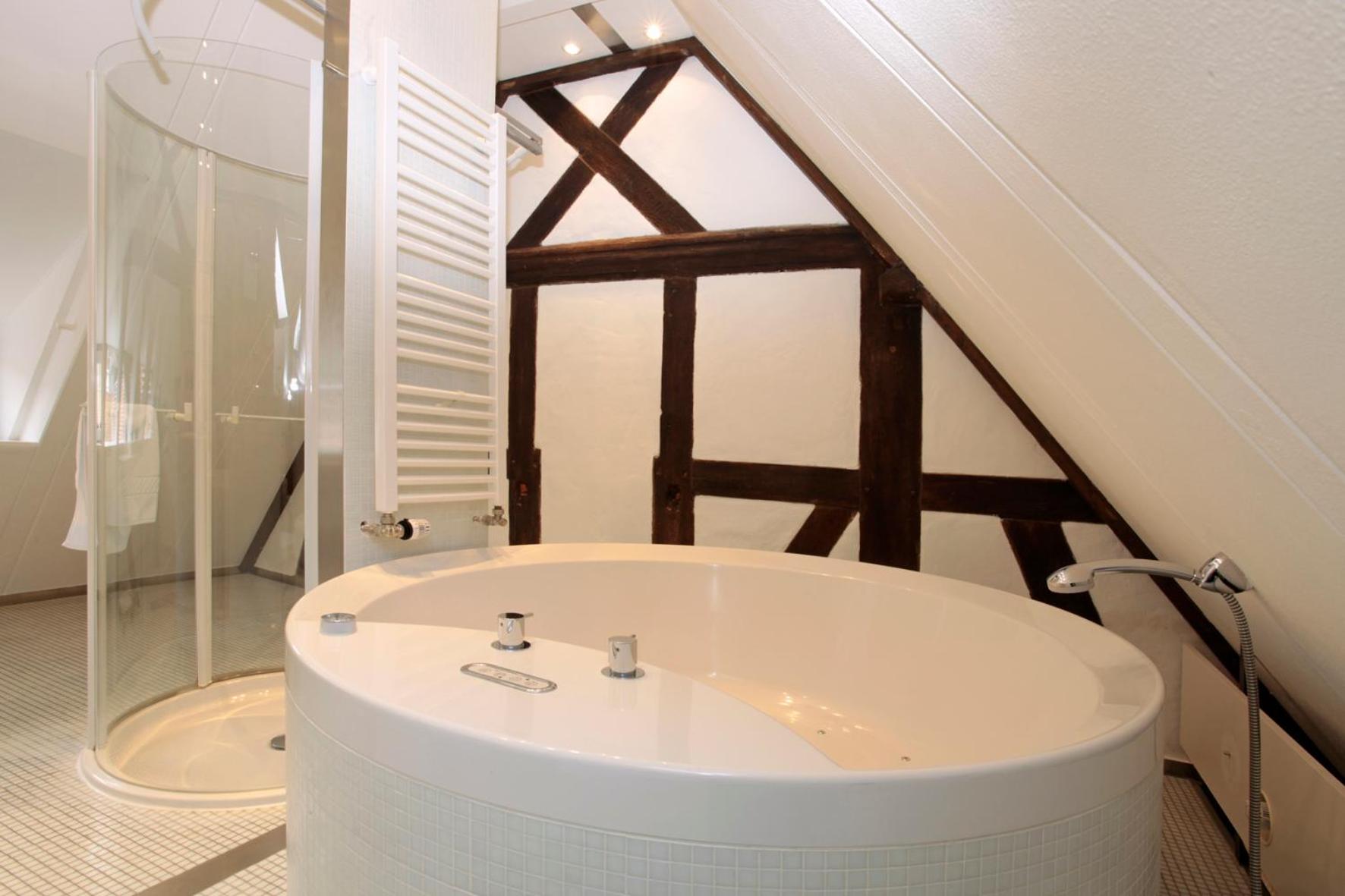 King Room with Spa Bath photo 3