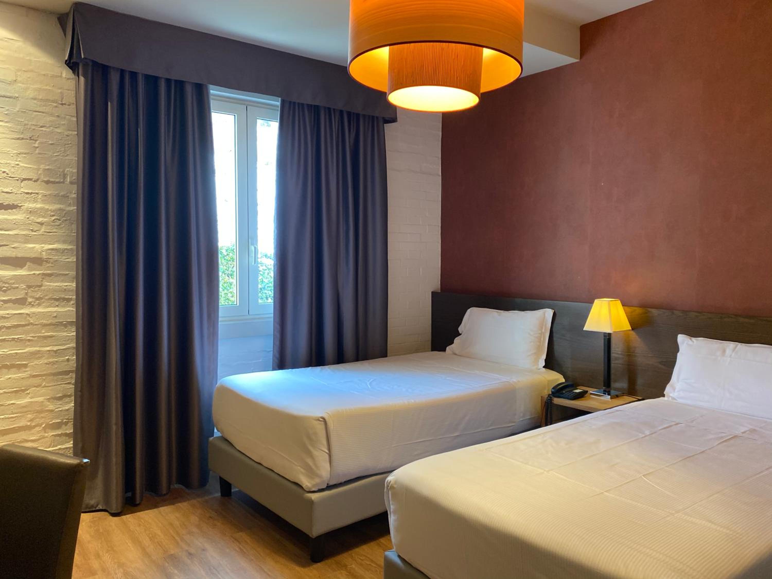 Classic Twin Room - Photo 3