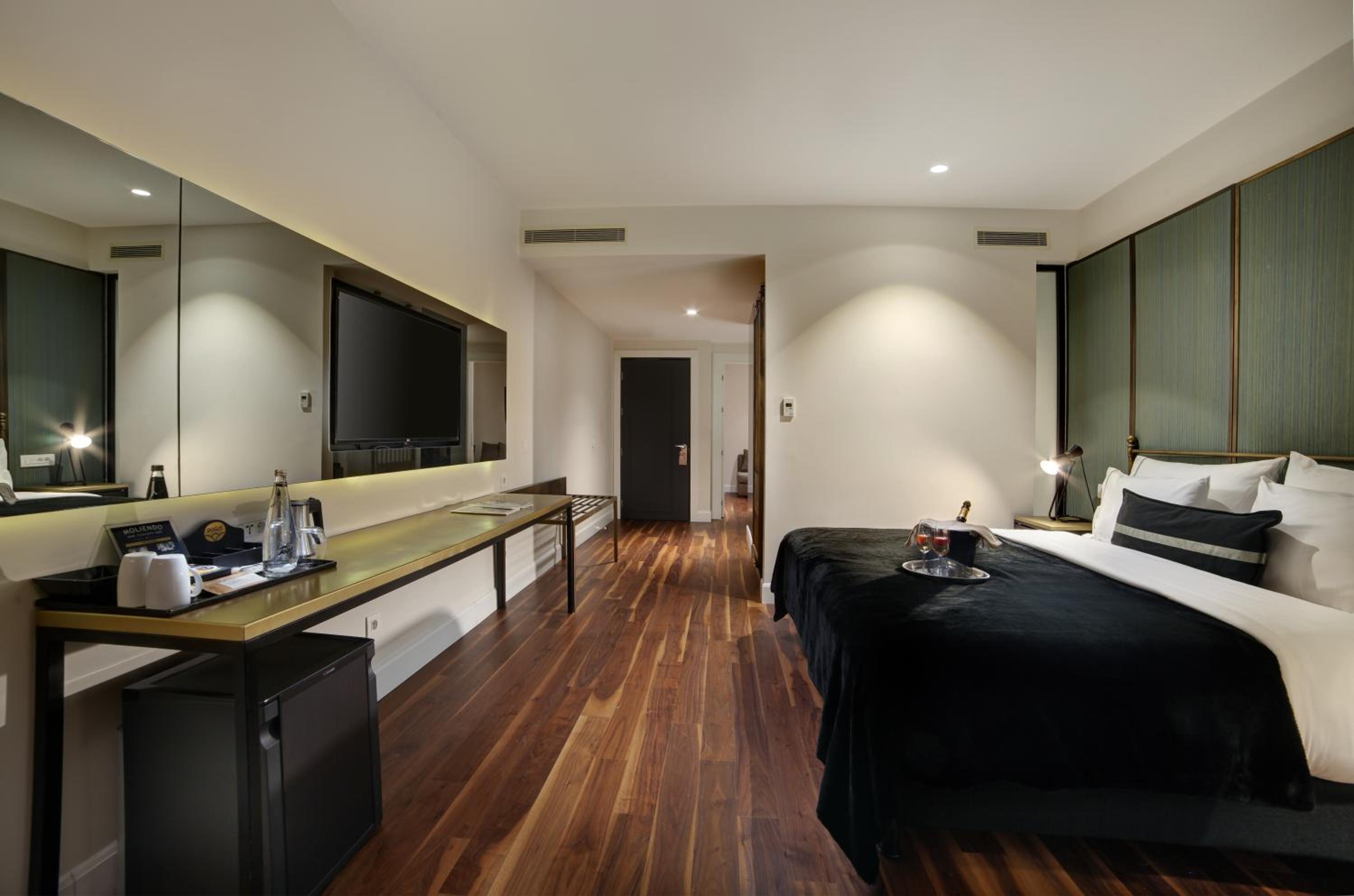 Double Room with Balcony and Sea View photo 2