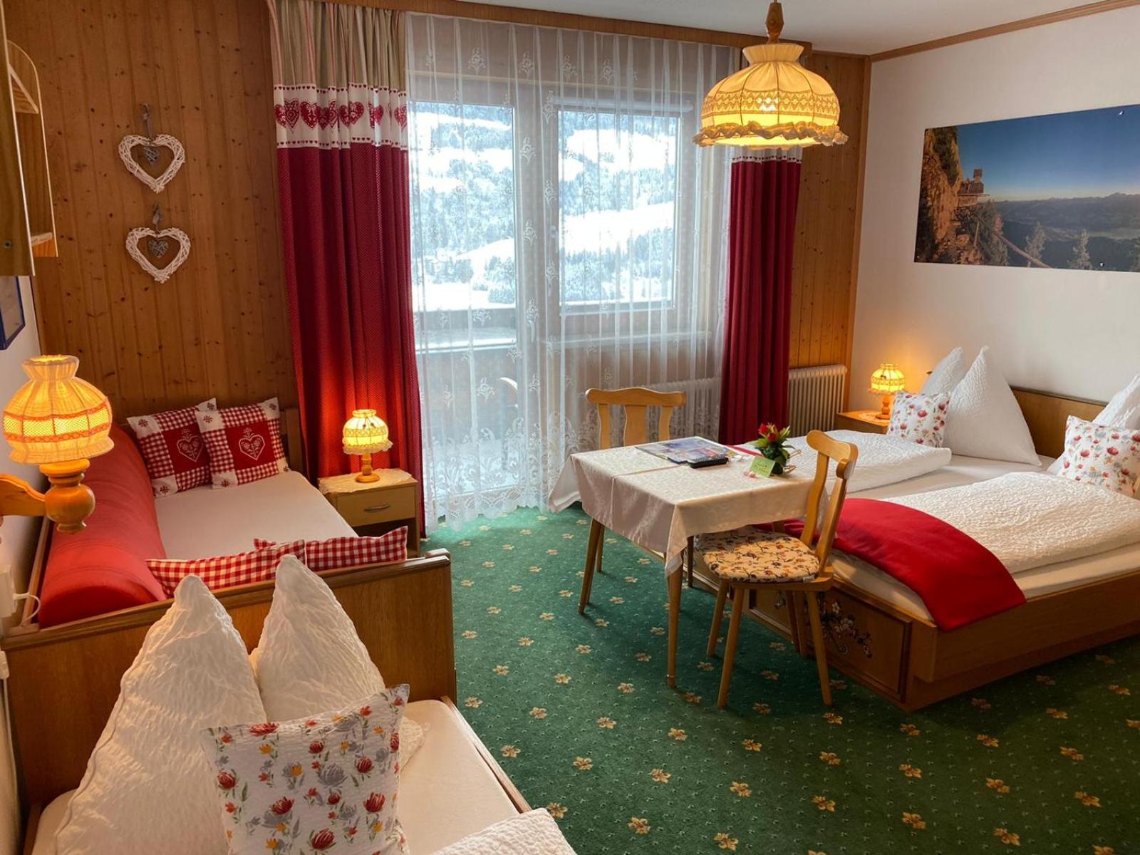 Quadruple Room with Mountain View photo 1