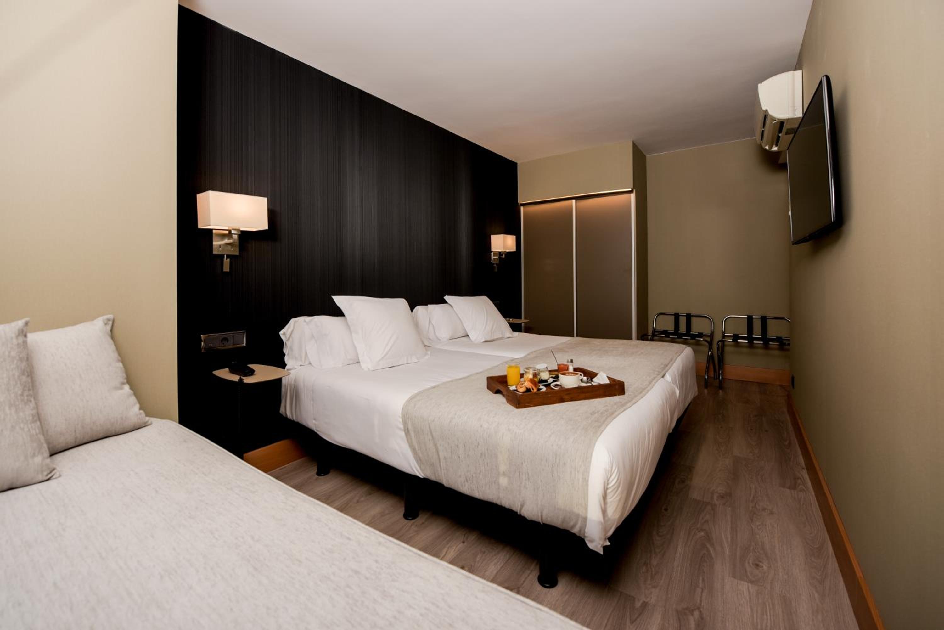Triple Room - Photo 9