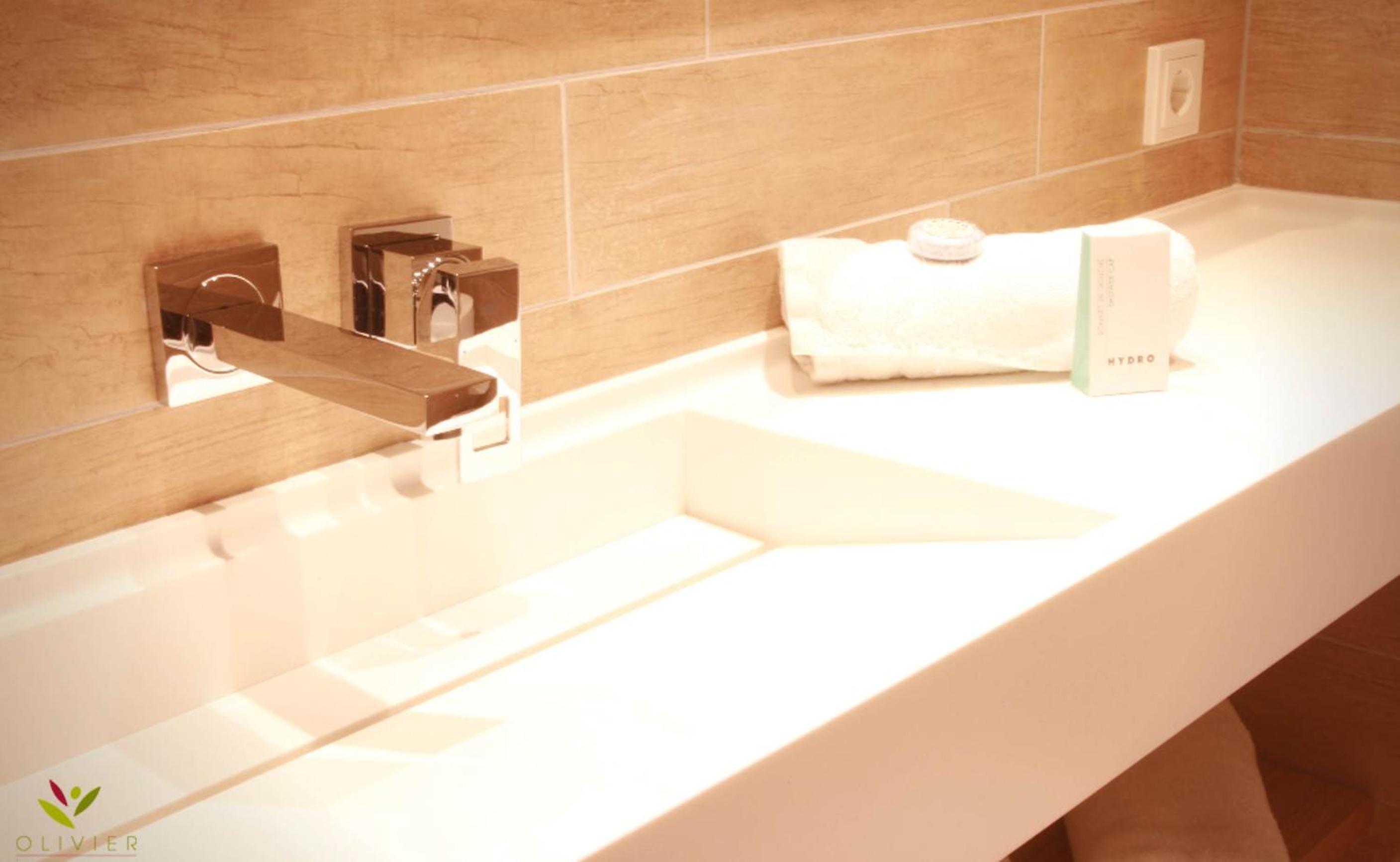 Standard Double Room - Photo 10