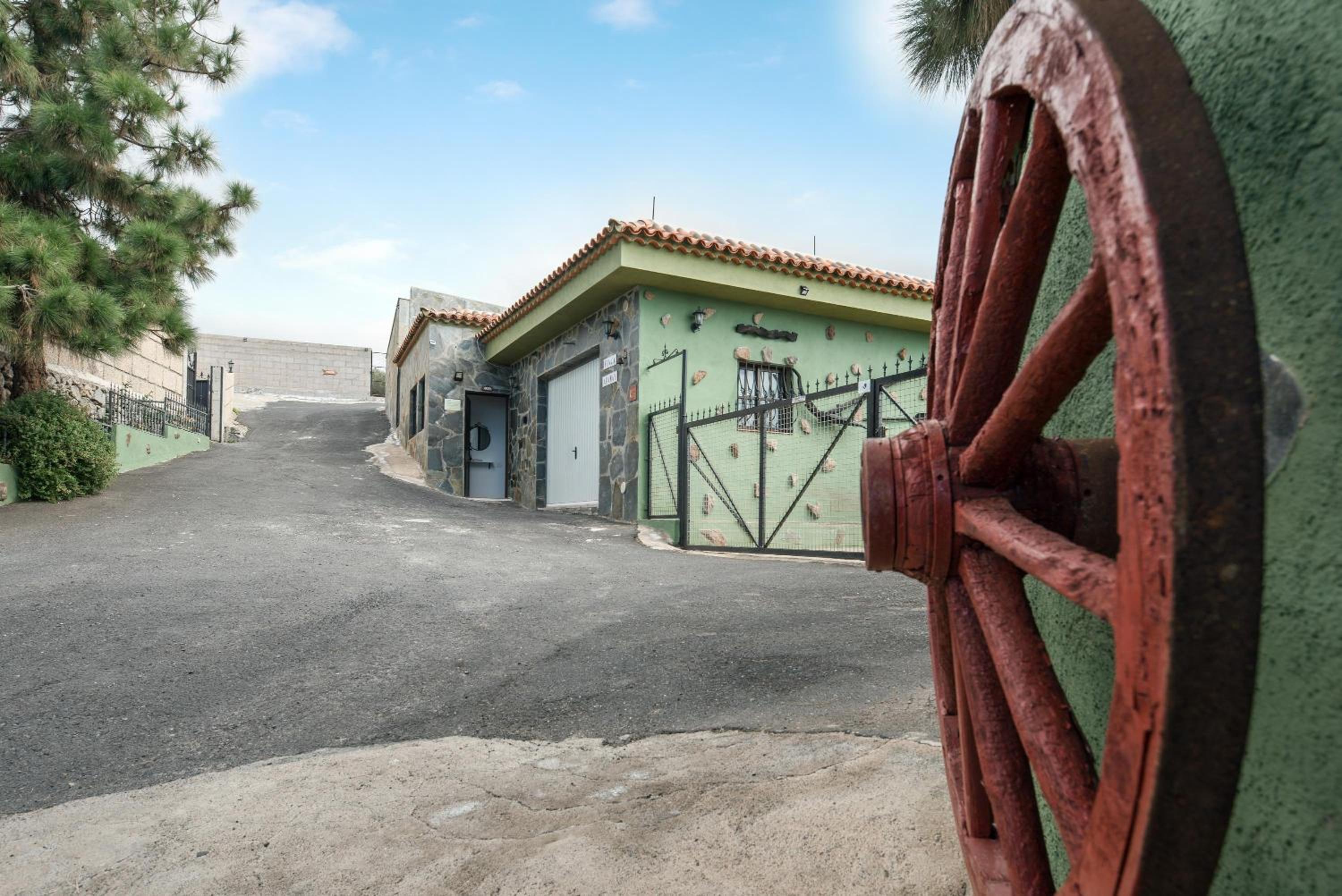 Villa with Sea View - Photo 22