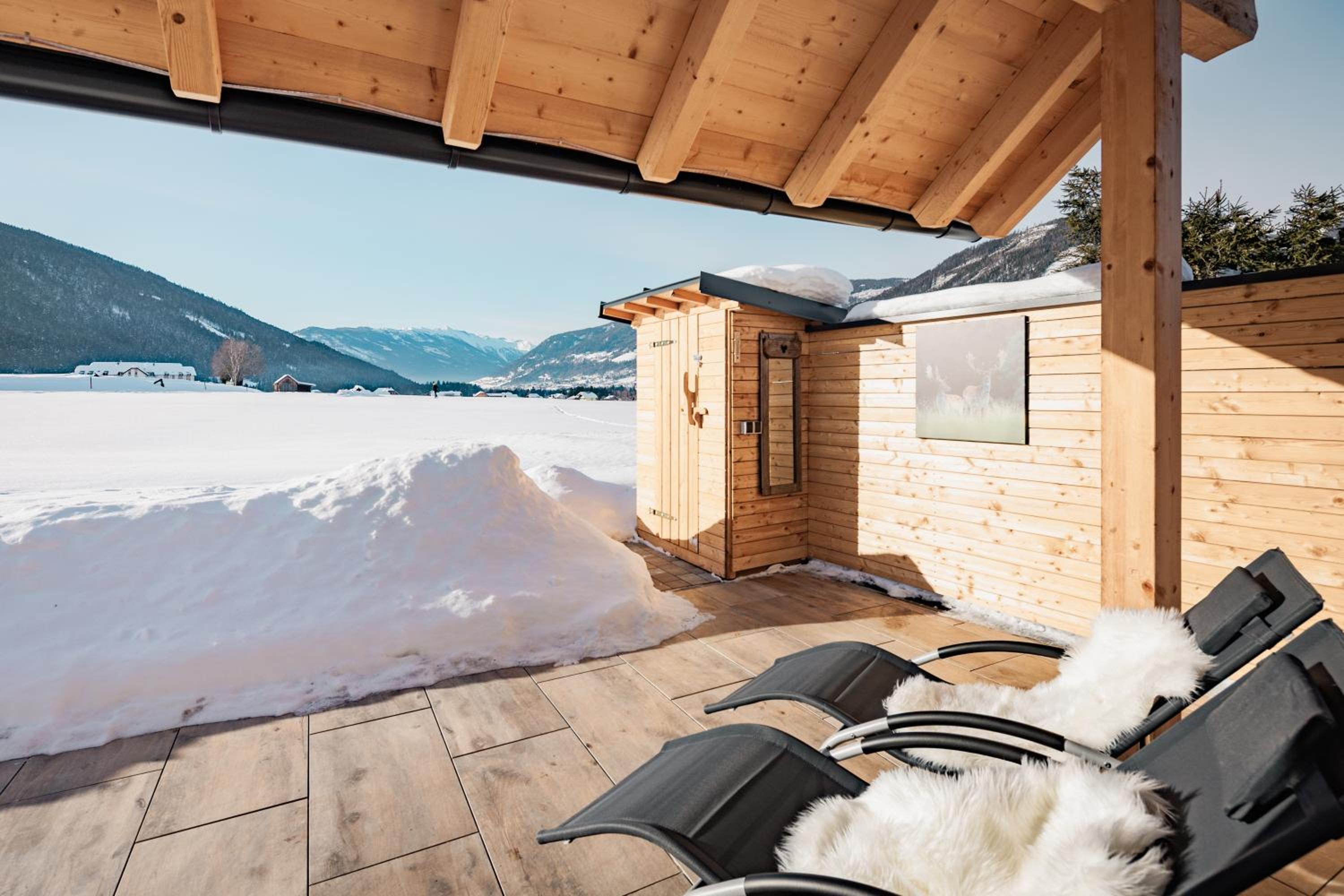 Apartment with Mountain View photo 2