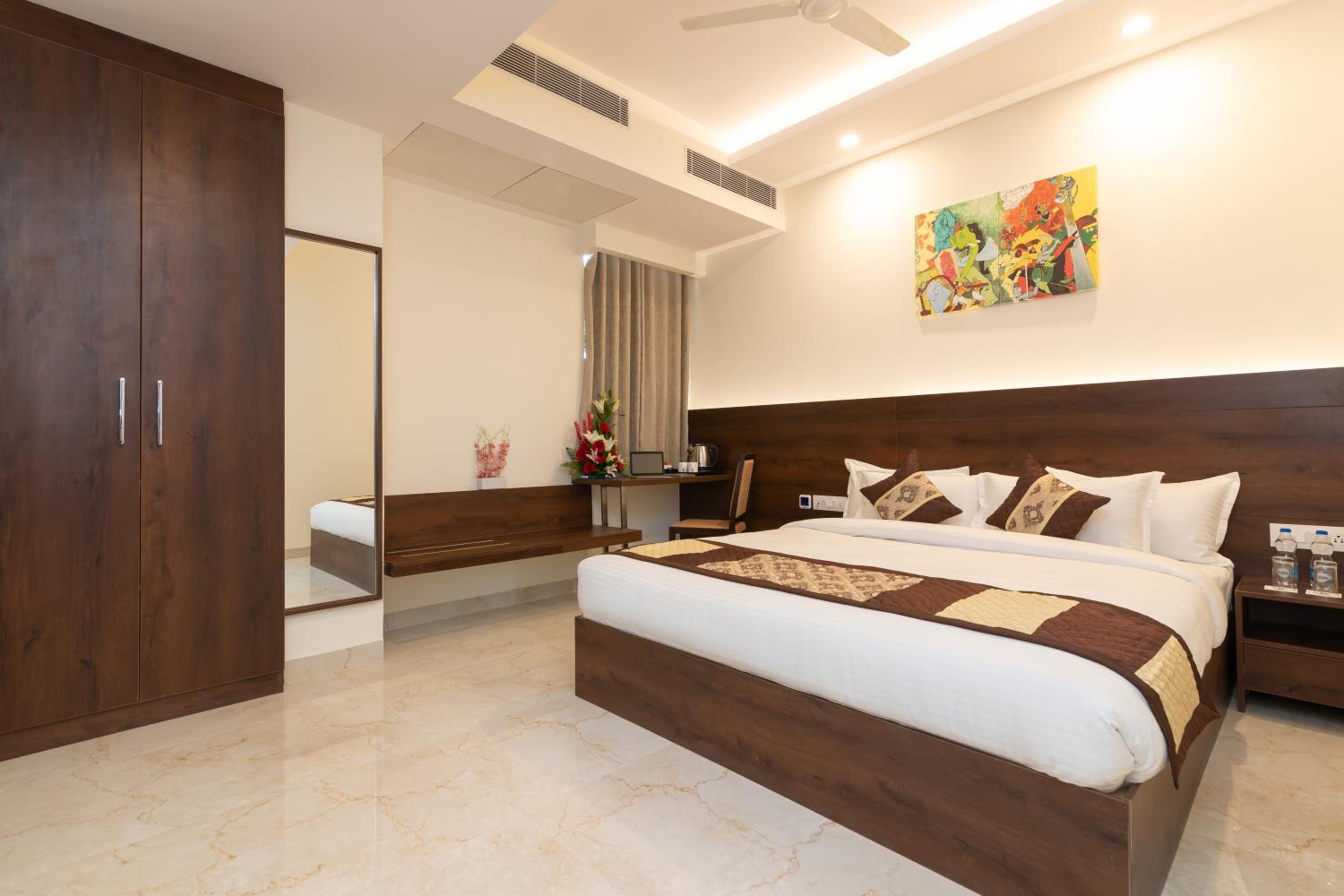 Deluxe Room - Photo 12