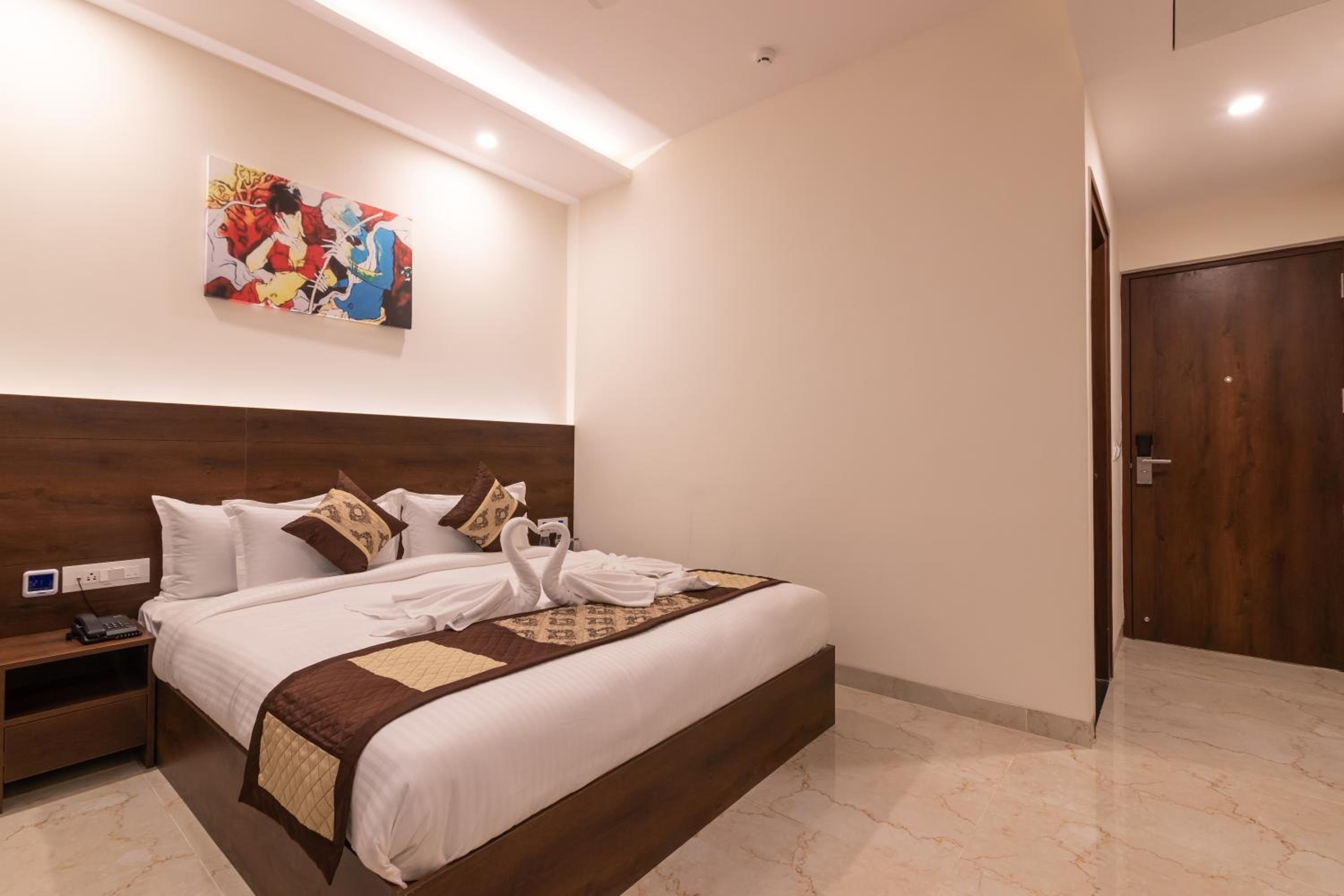 Deluxe Room - Photo 8