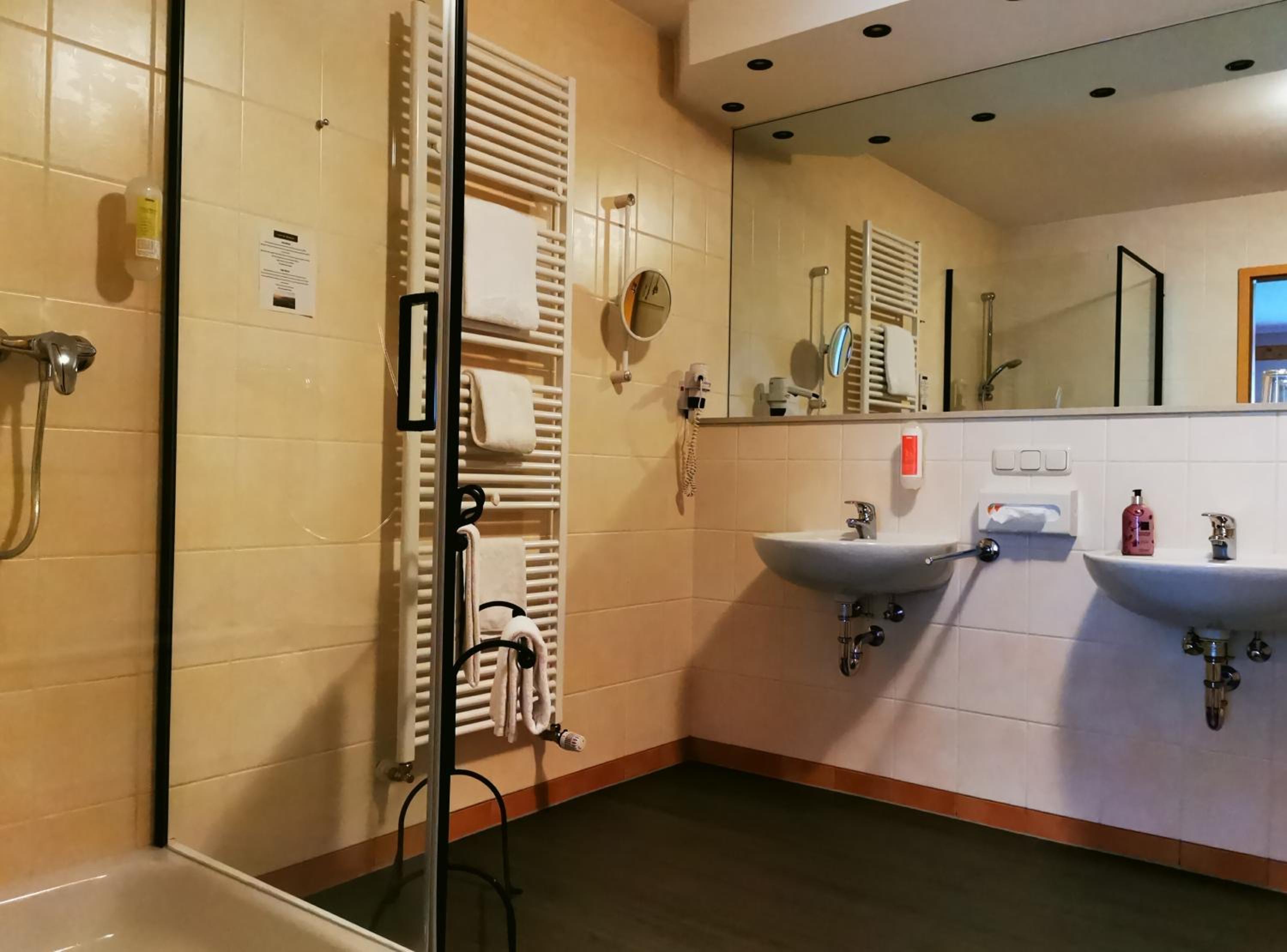 Two-Bedroom Suite - Photo 3
