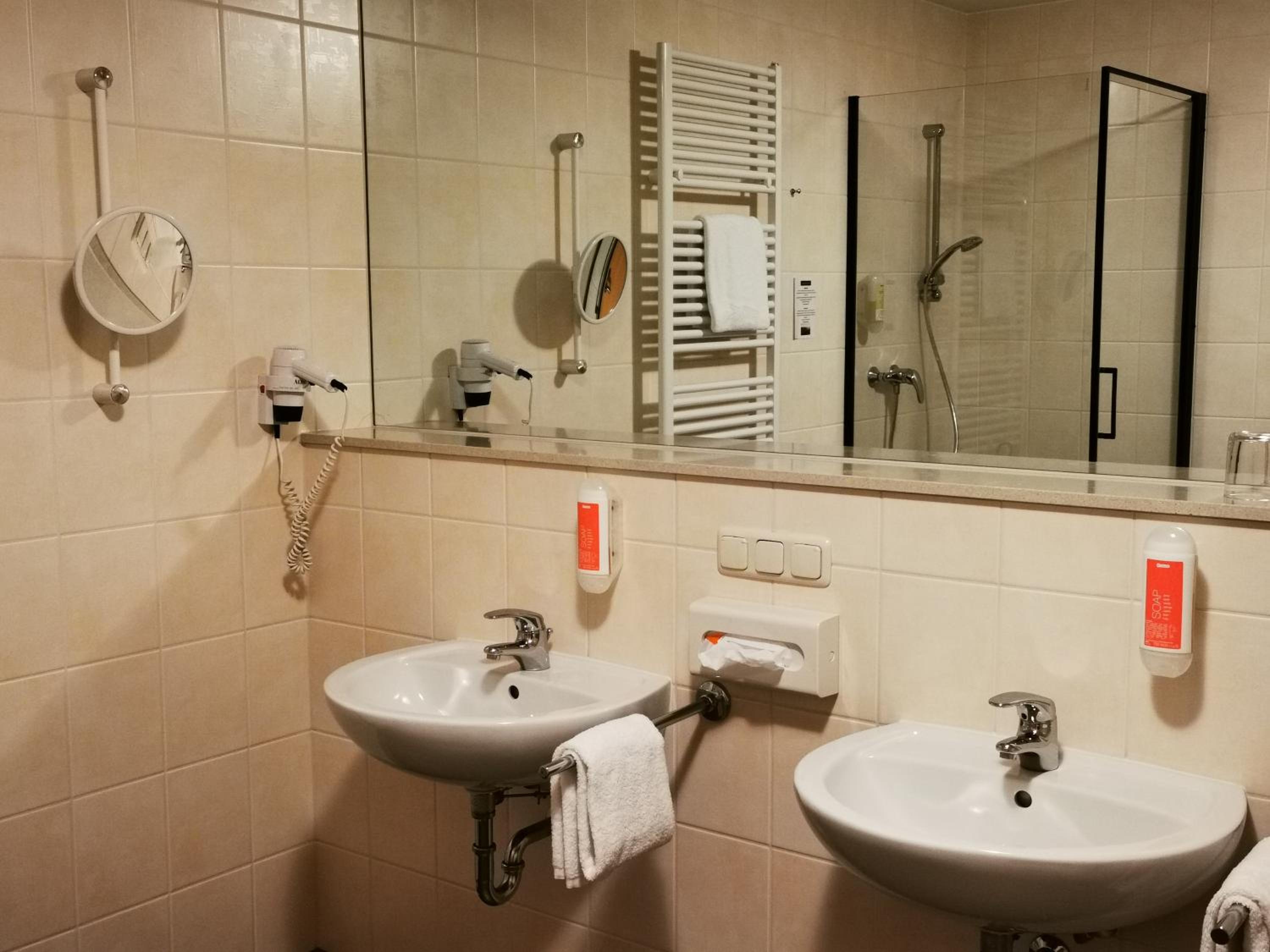 Two-Bedroom Suite - Photo 2