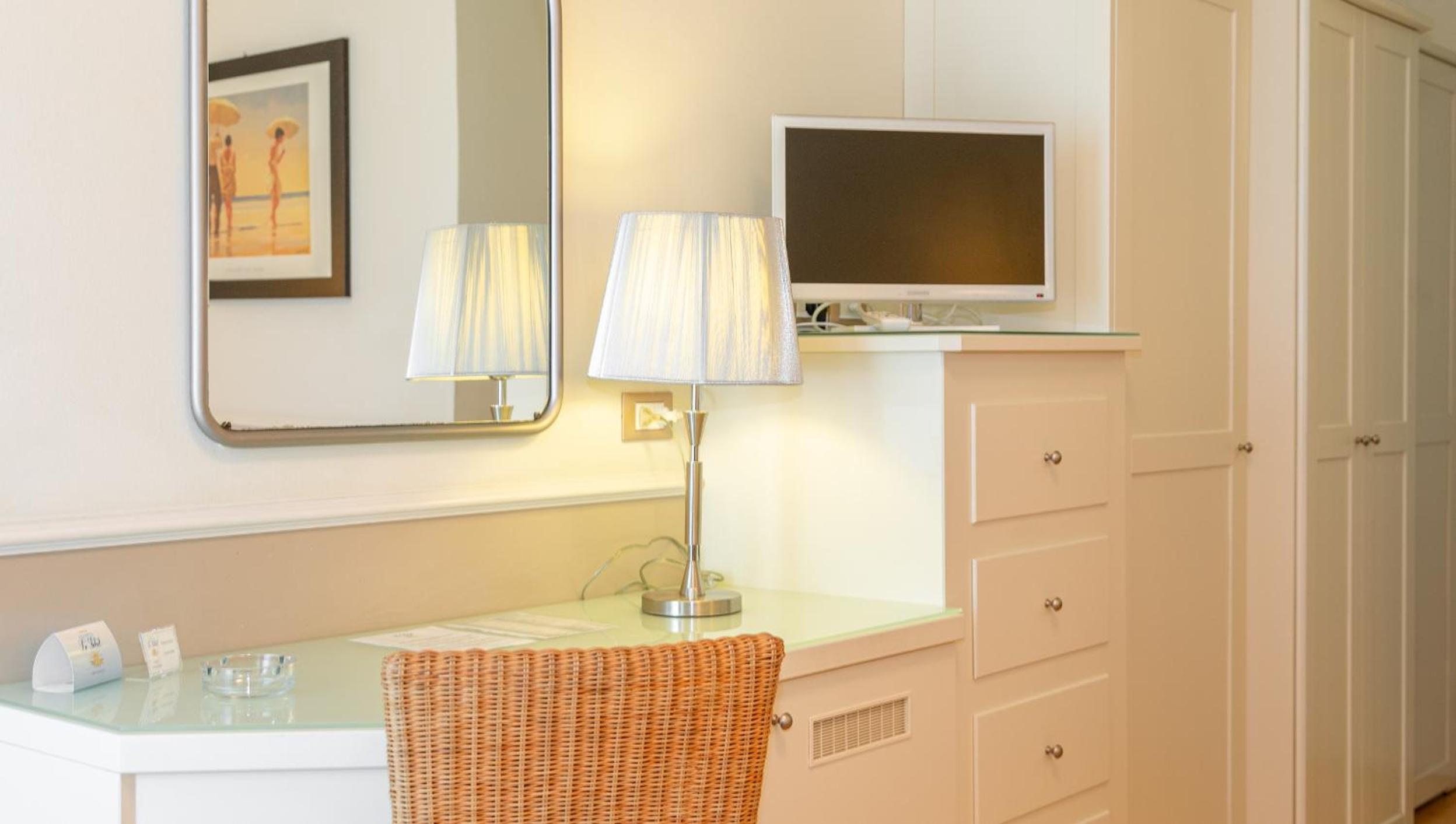 Standard Double or Twin Room - Photo 2