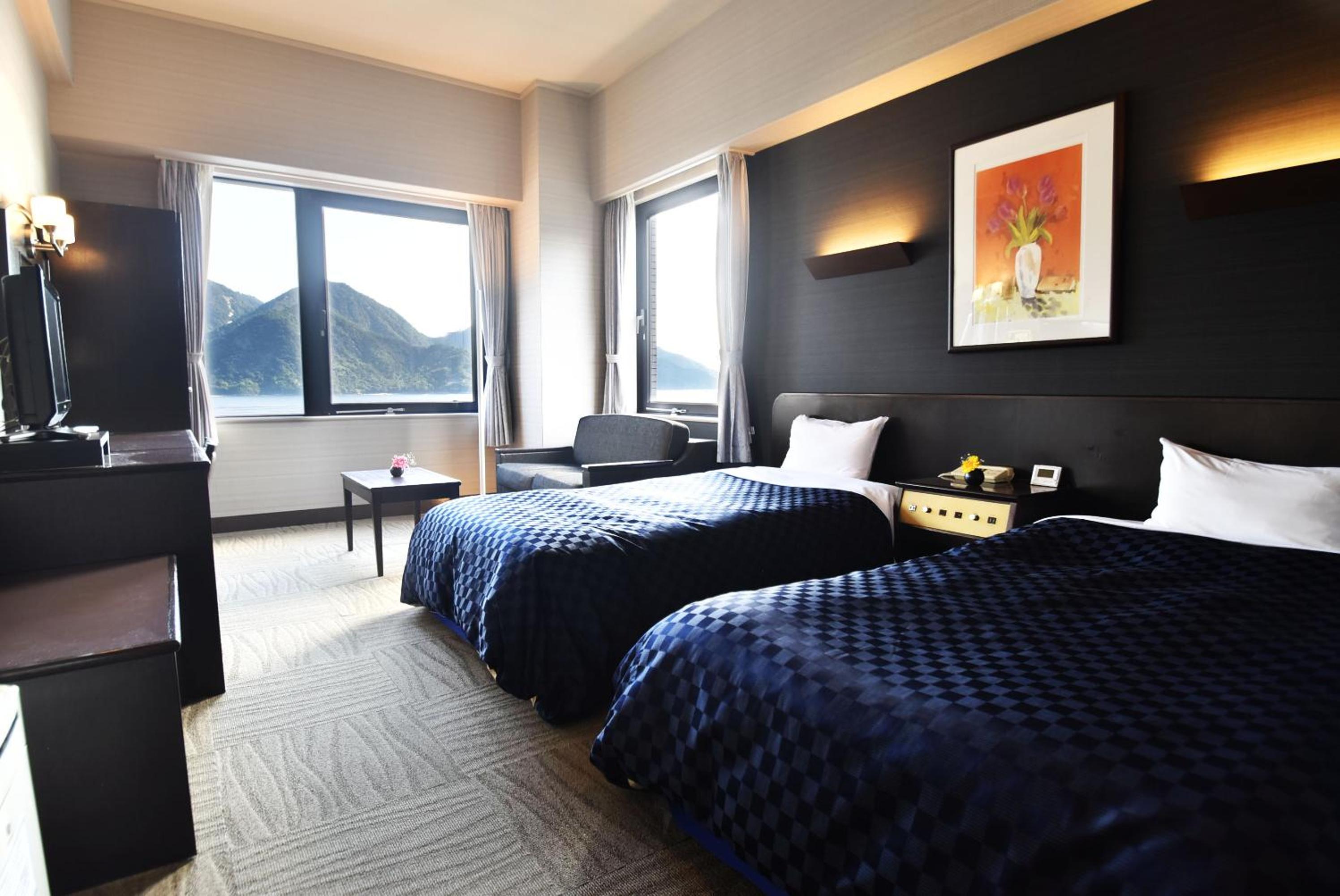 Twin Room with Sofa Bed - Non-Smoking