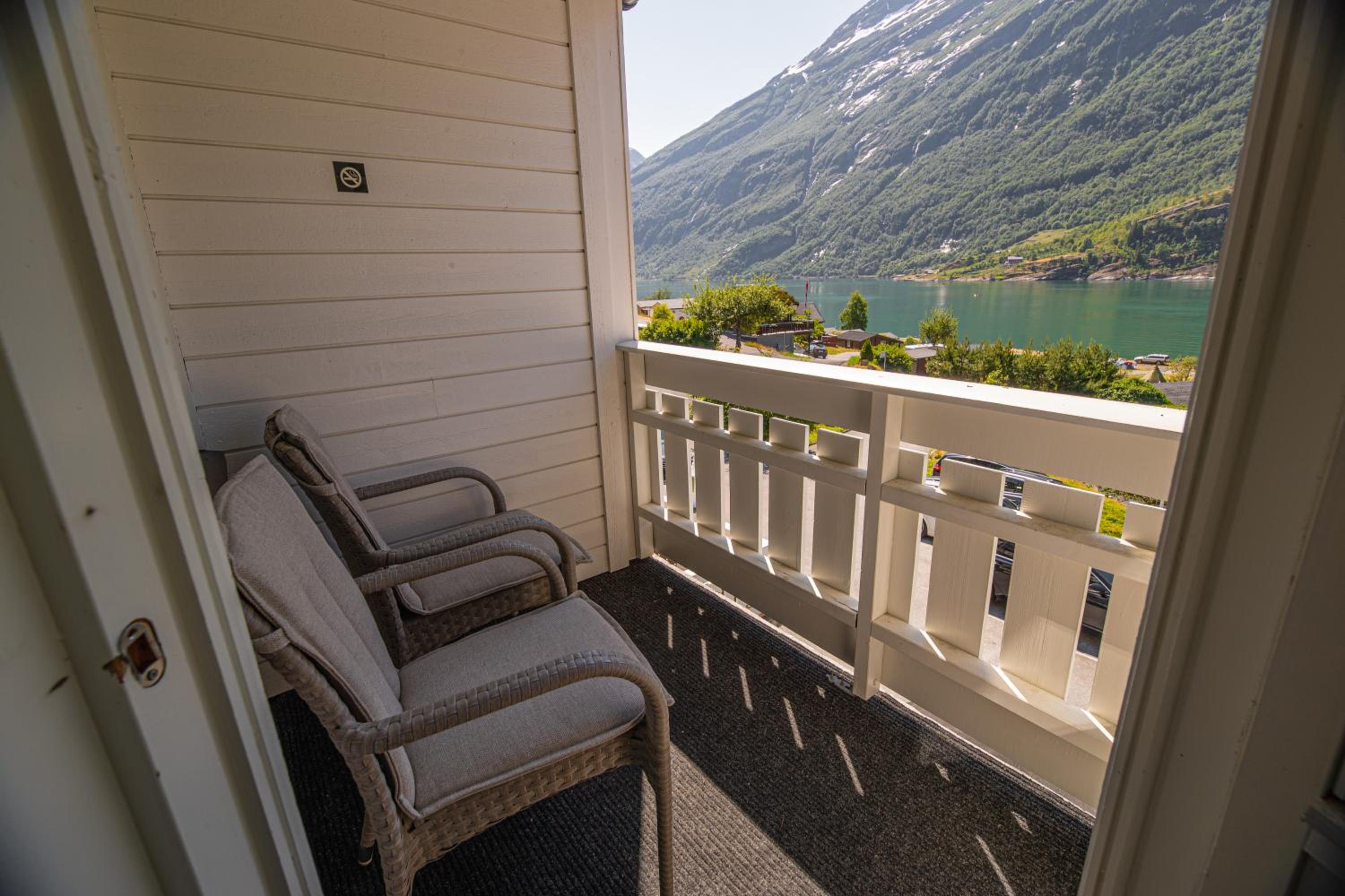 Double or Twin Room with Fjord View - Photo 2