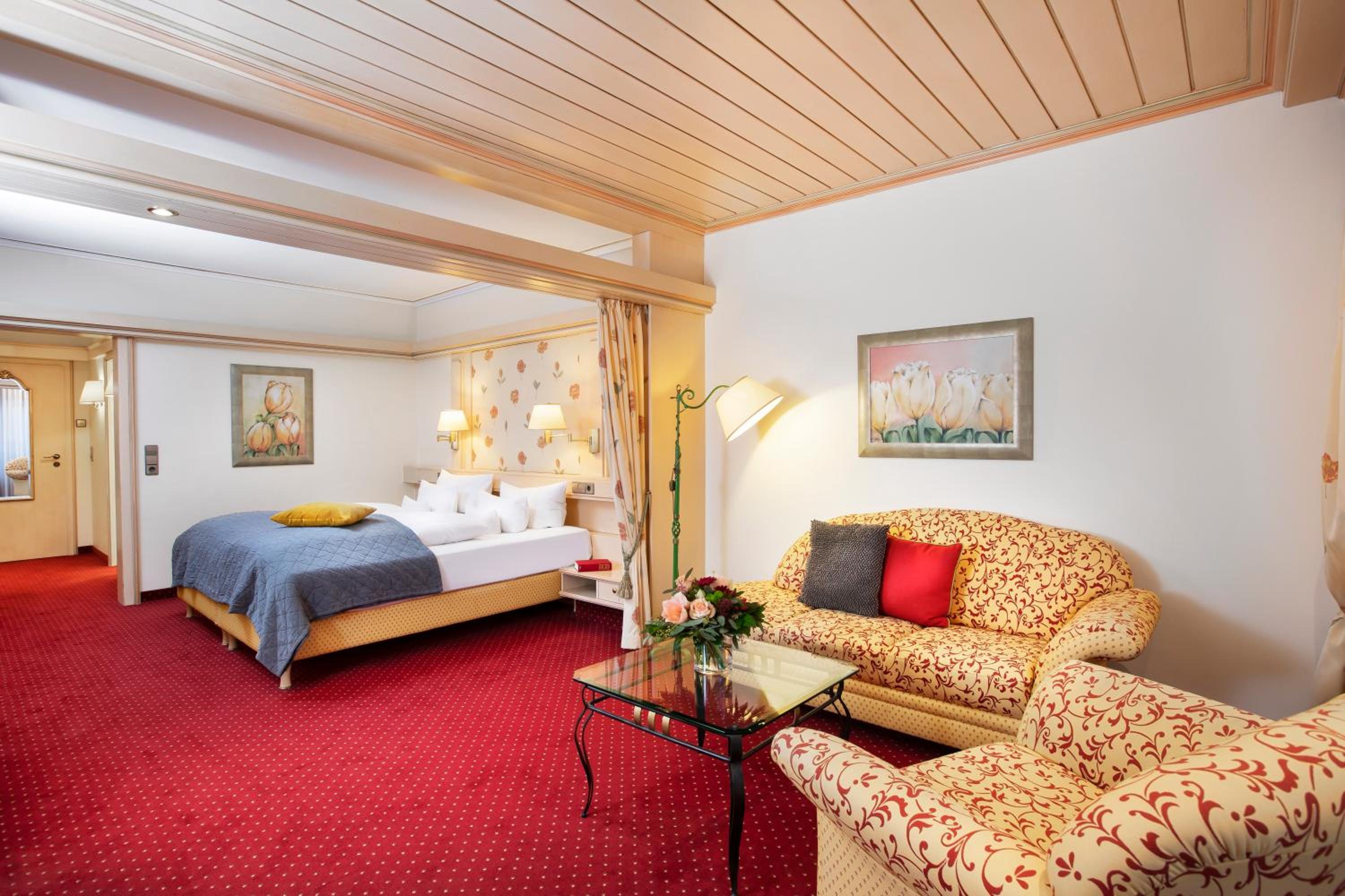 Double Room with Balcony - Photo 3
