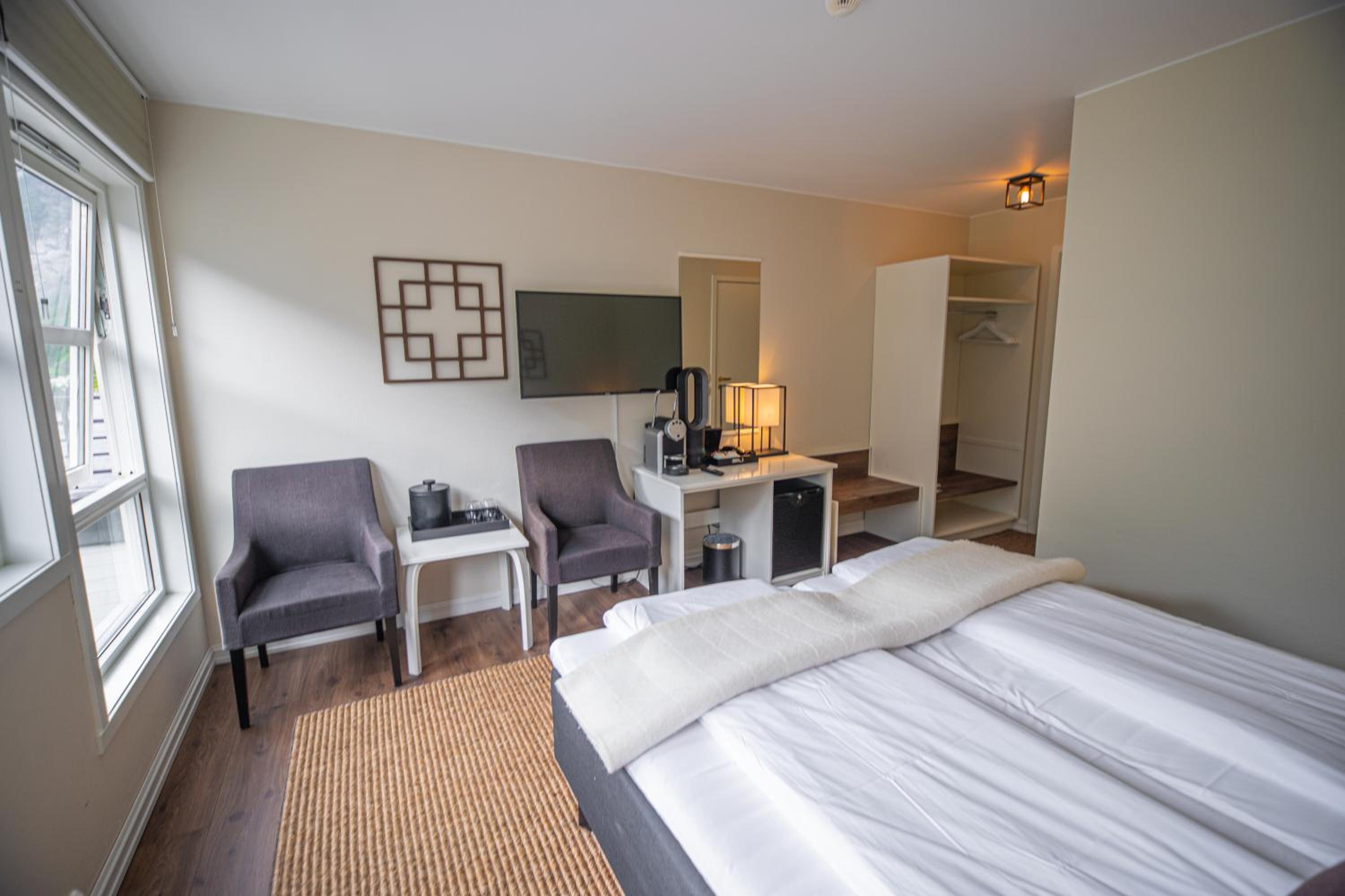Double or Twin Room - Photo 5