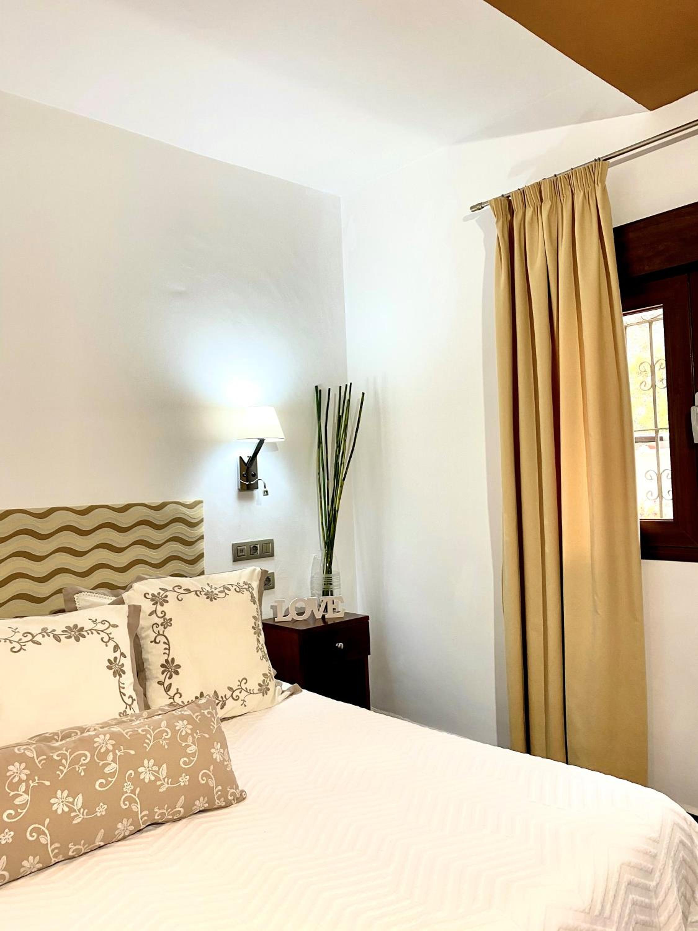 Superior Double Room with Jacuzzi - Photo 2