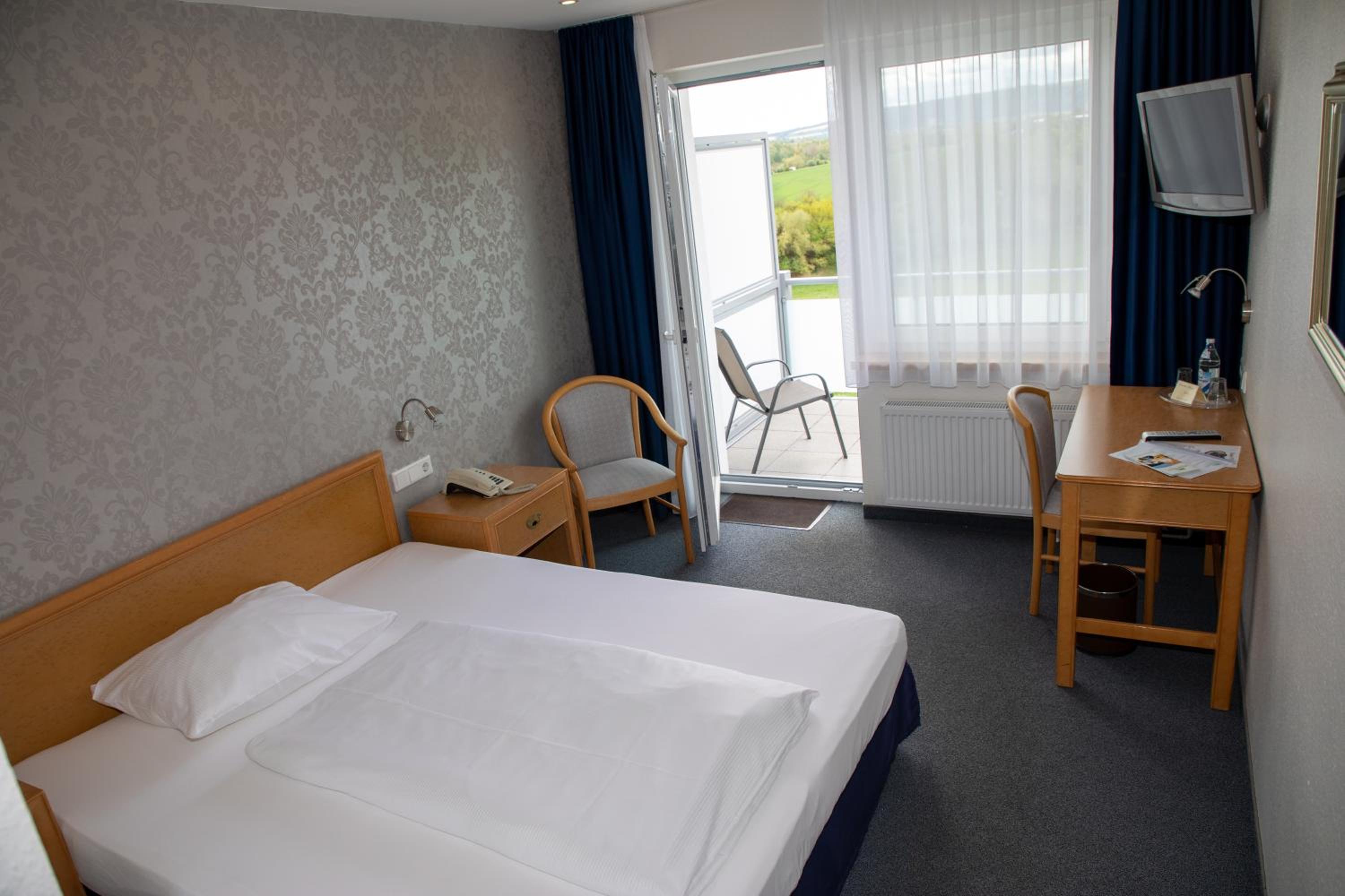 Double Room - Photo 8