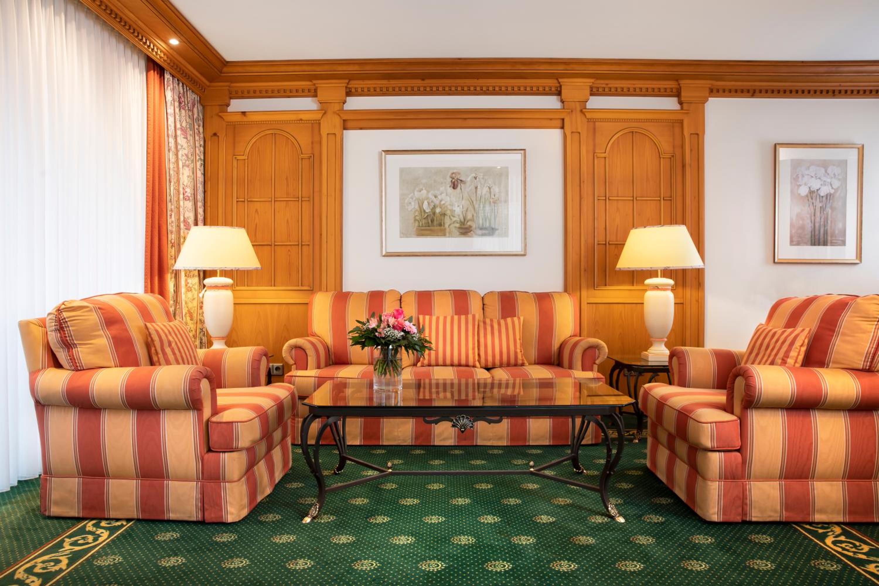 Junior Suite with Balcony - Photo 6