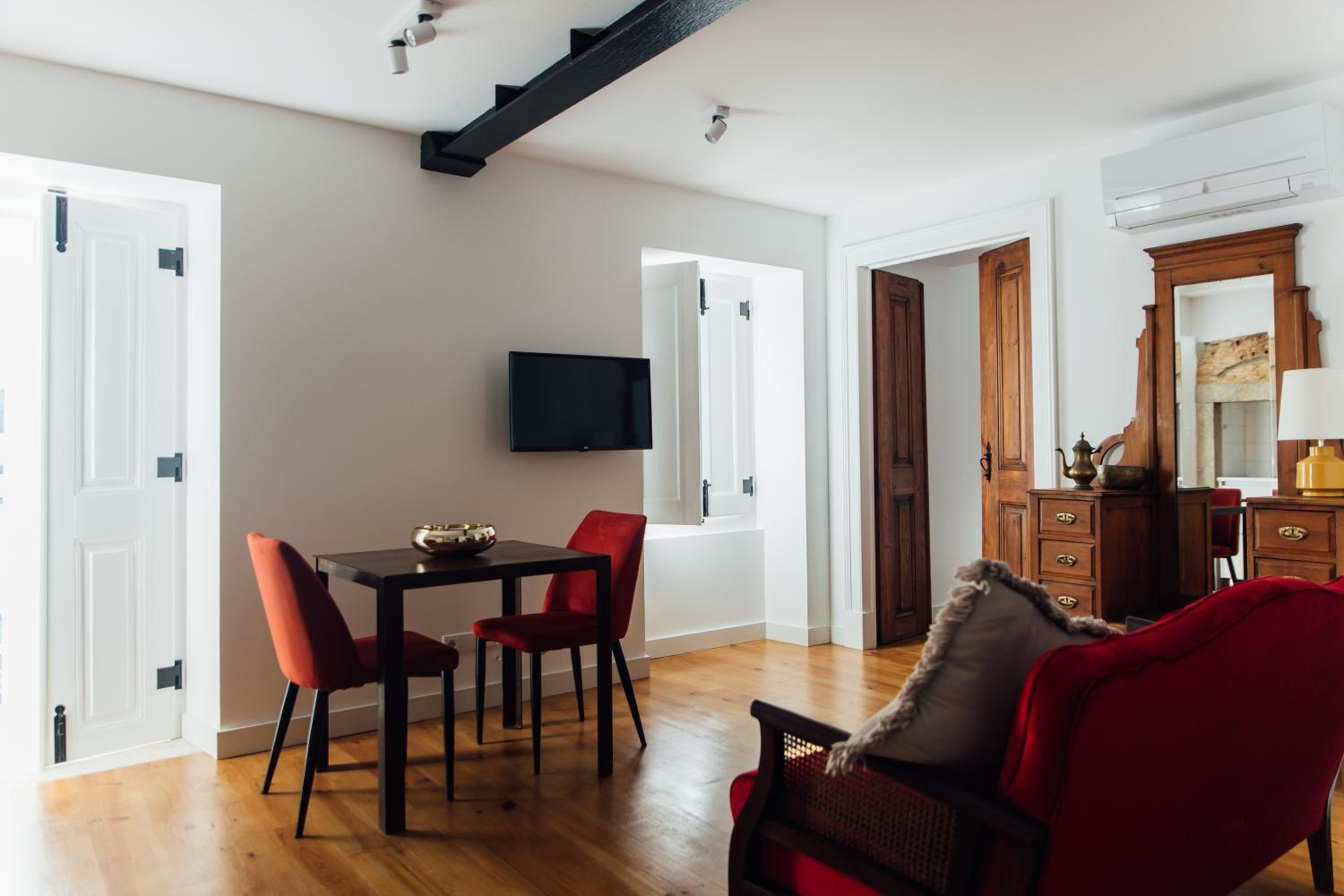 One-Bedroom Apartment - Photo 8