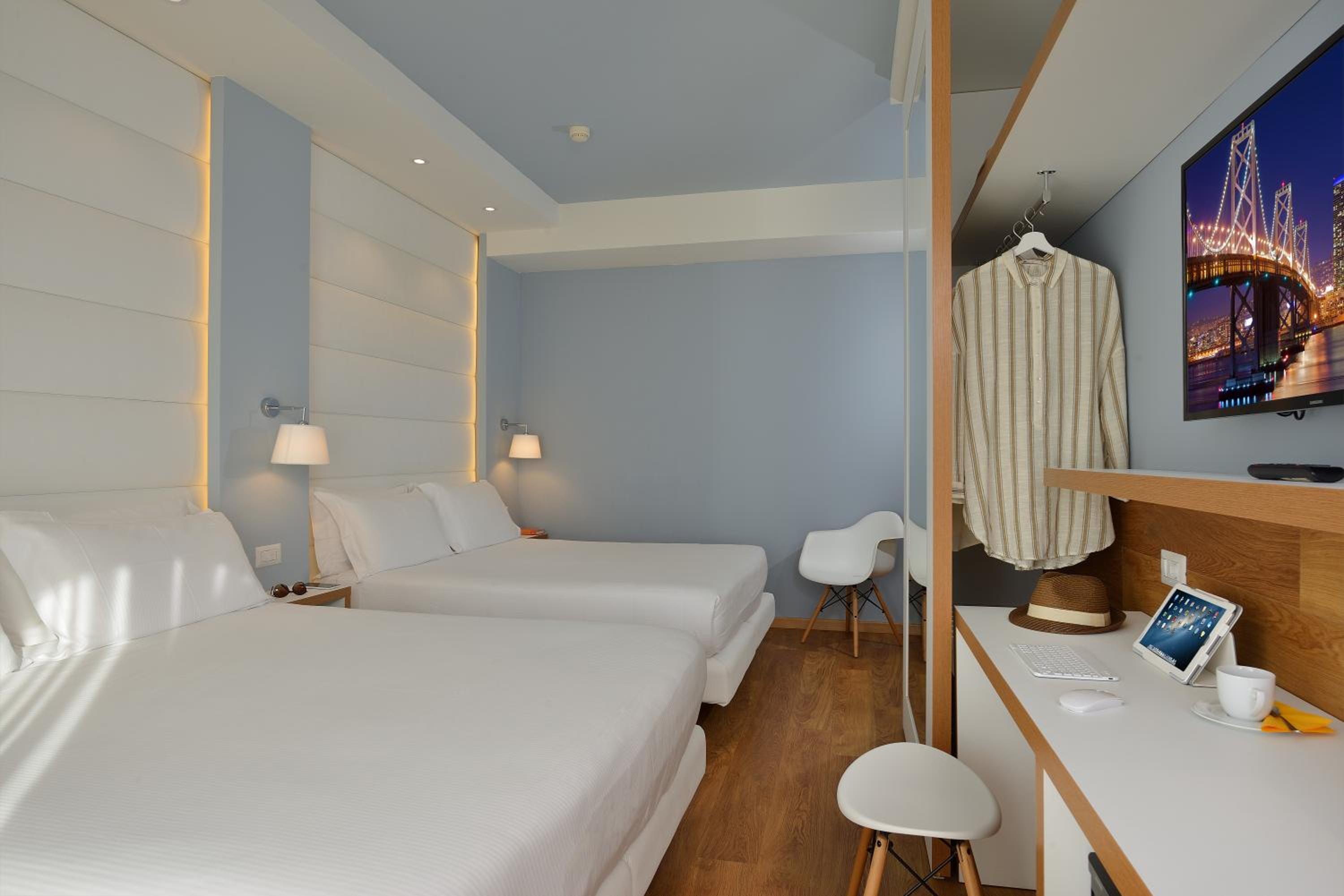Deluxe Quadruple Room - Photo 5