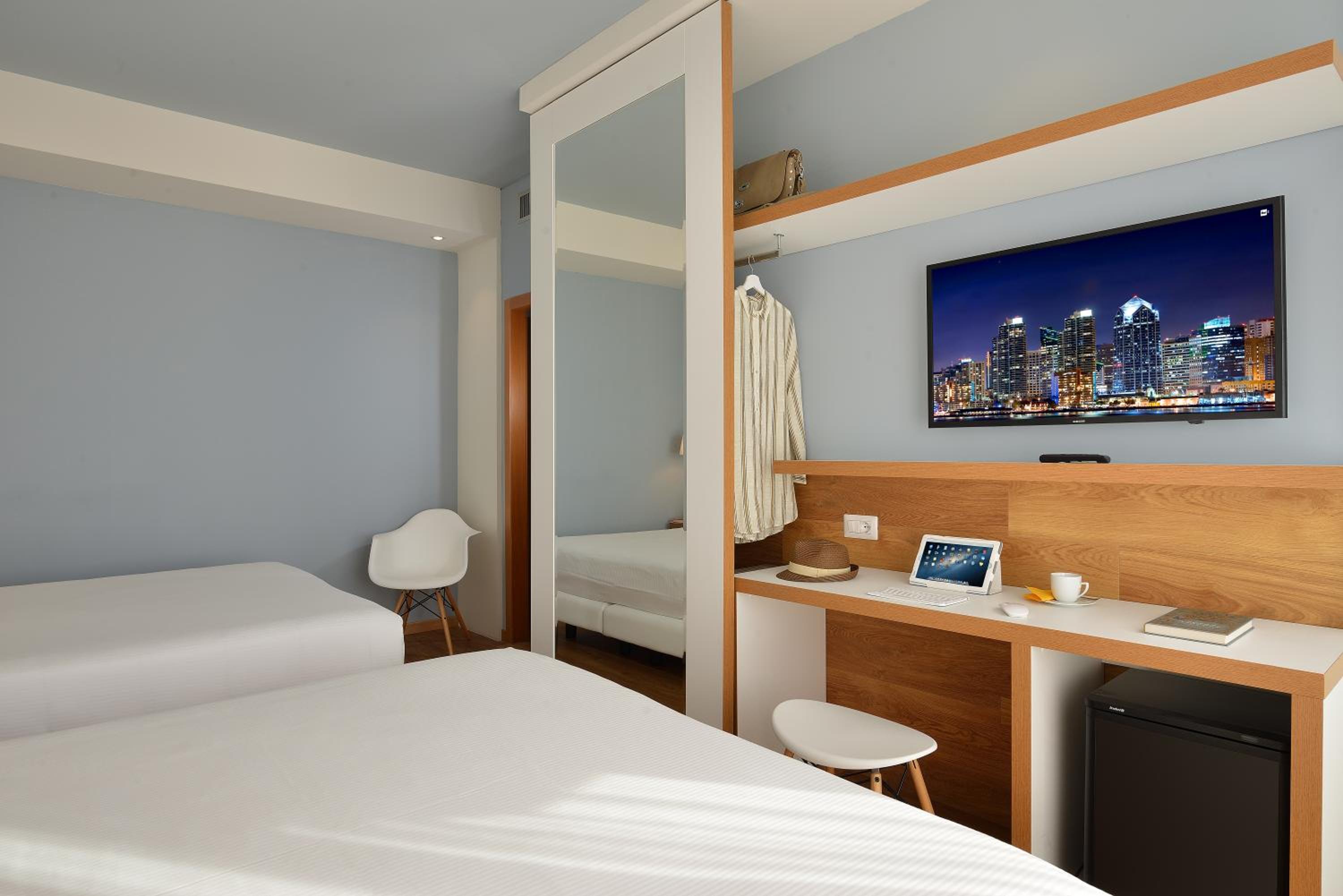 Deluxe Quadruple Room - Photo 4