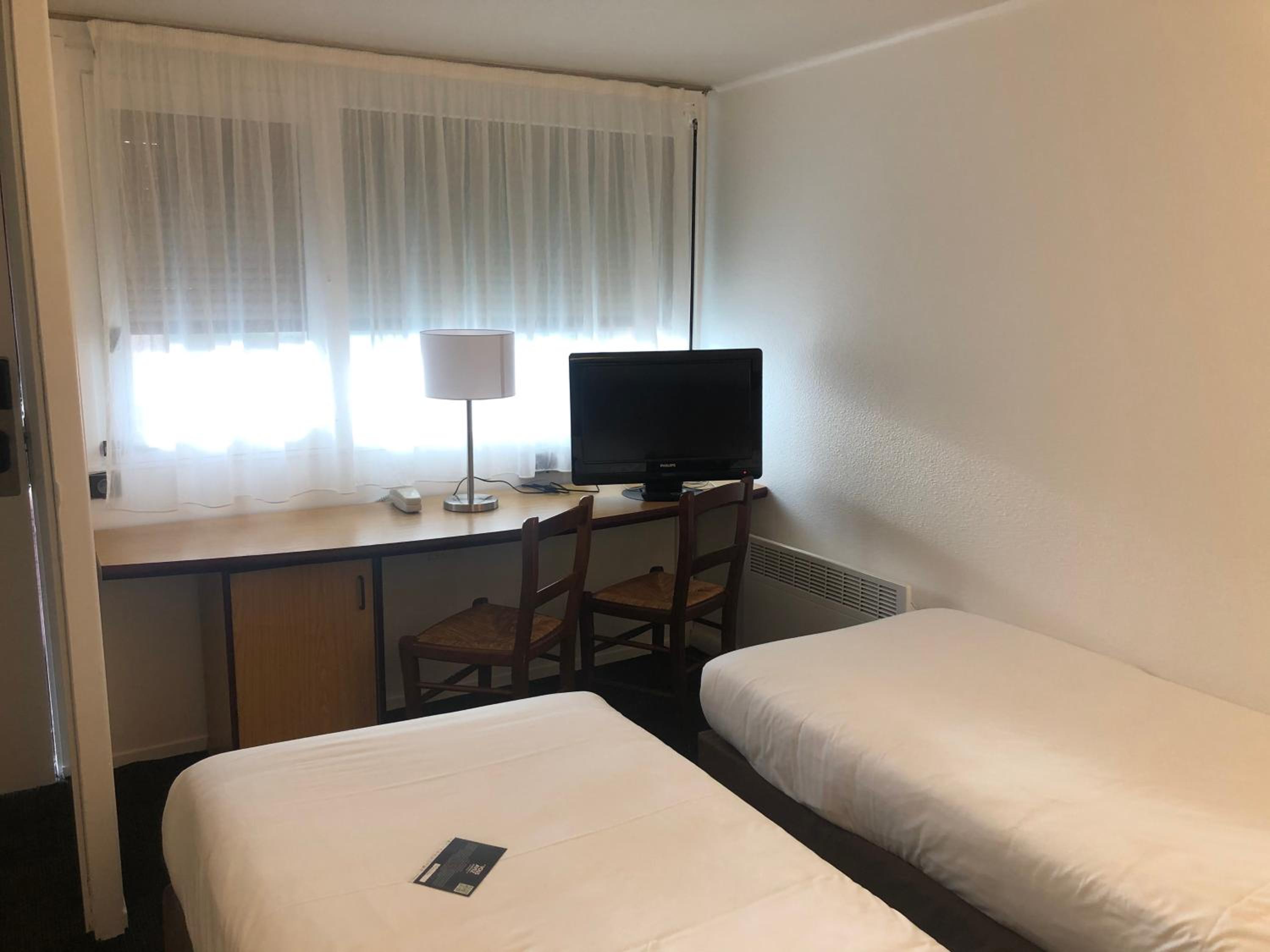 Twin Room - Photo 1