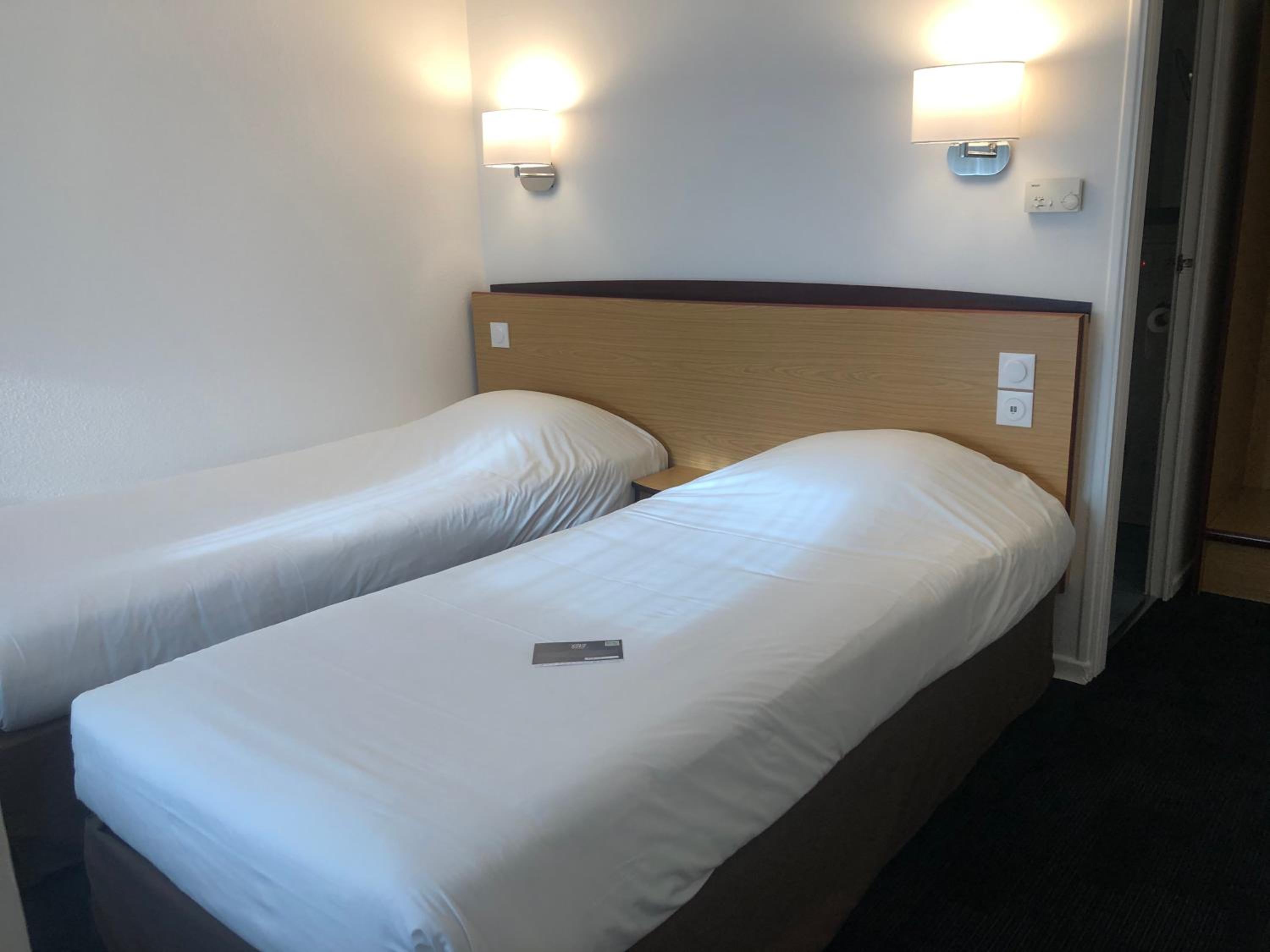 Twin Room - Photo 4